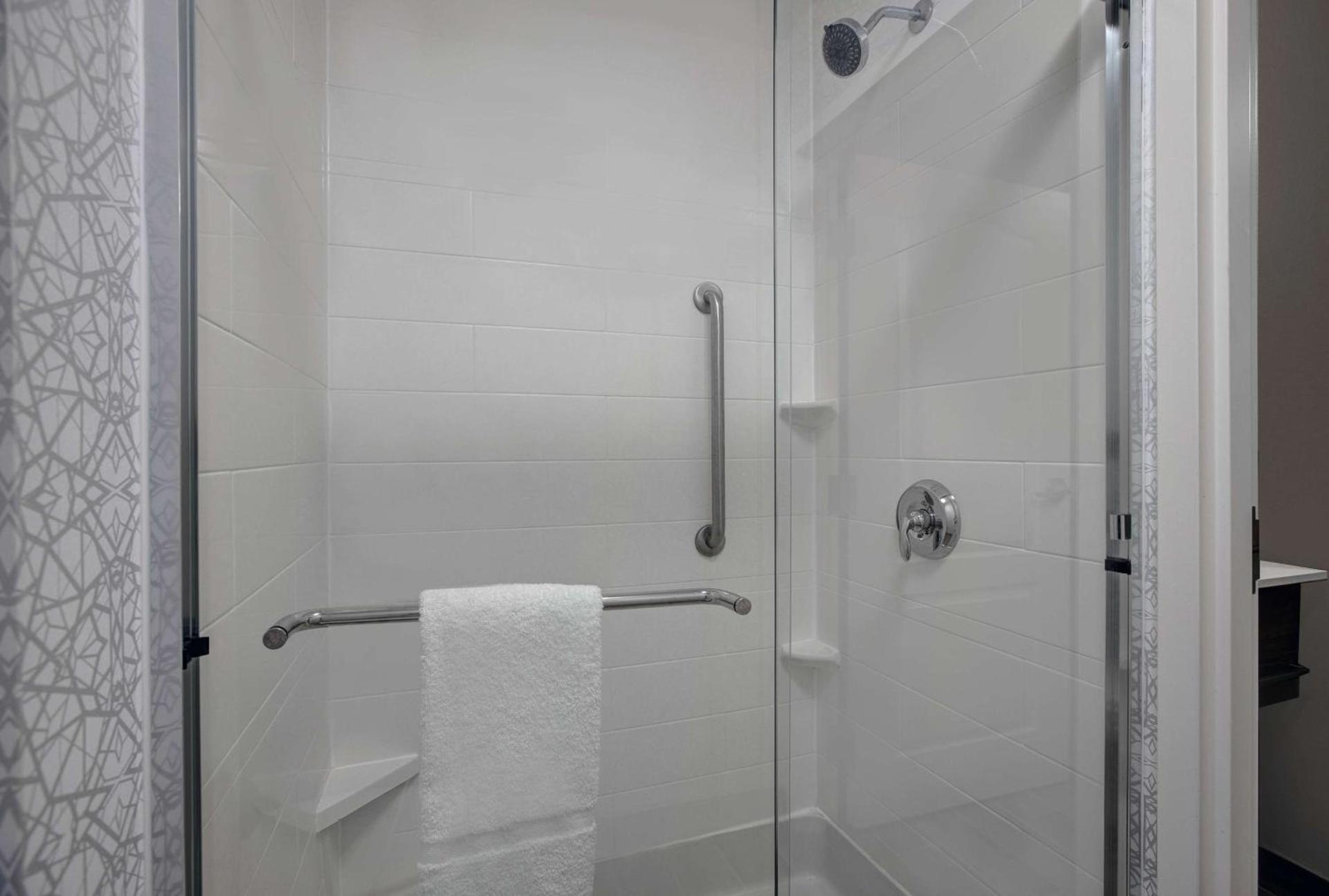 Hampton Inn Keokuk photo 26