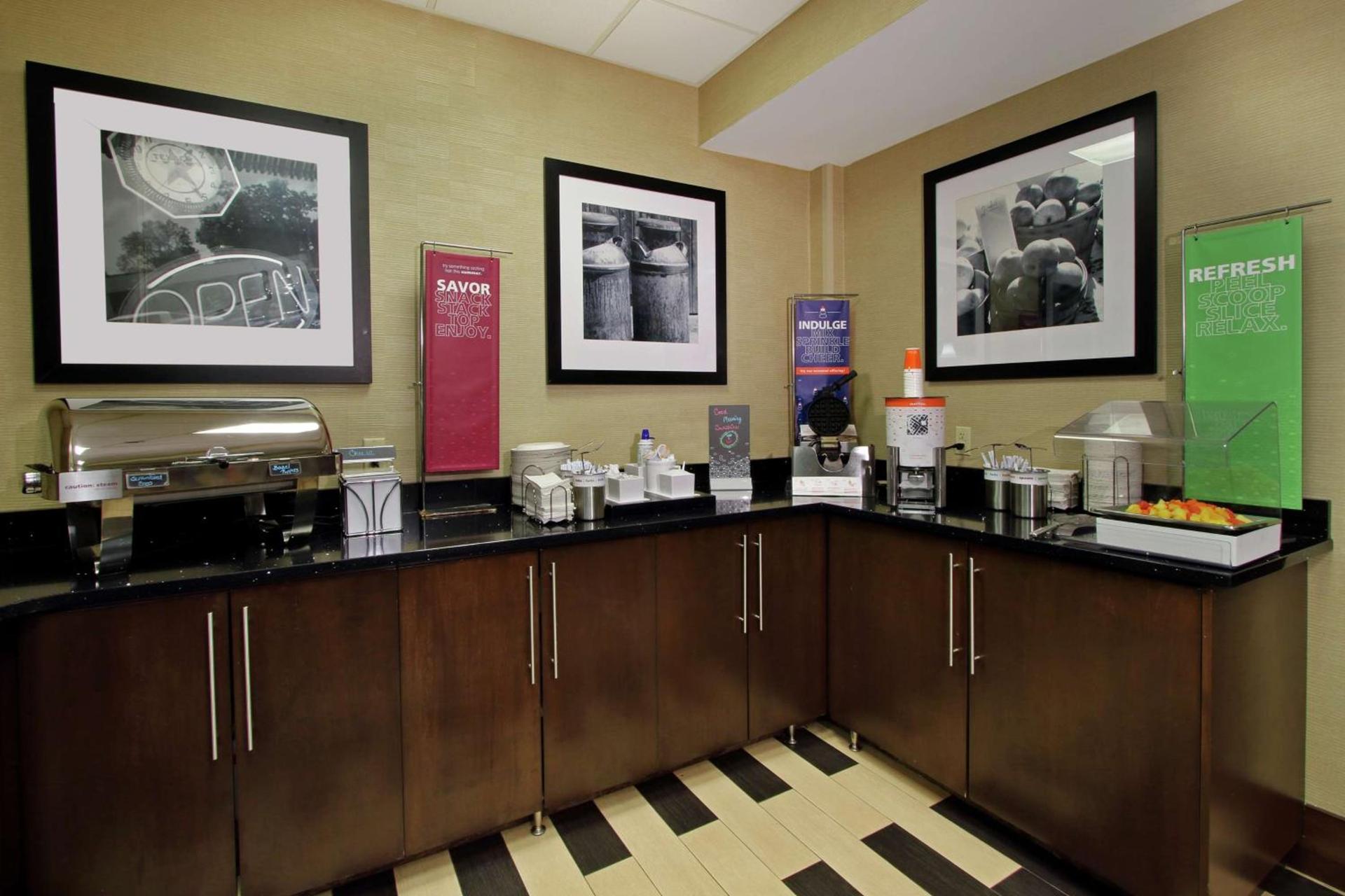 Hampton Inn Ashtabula photo 13