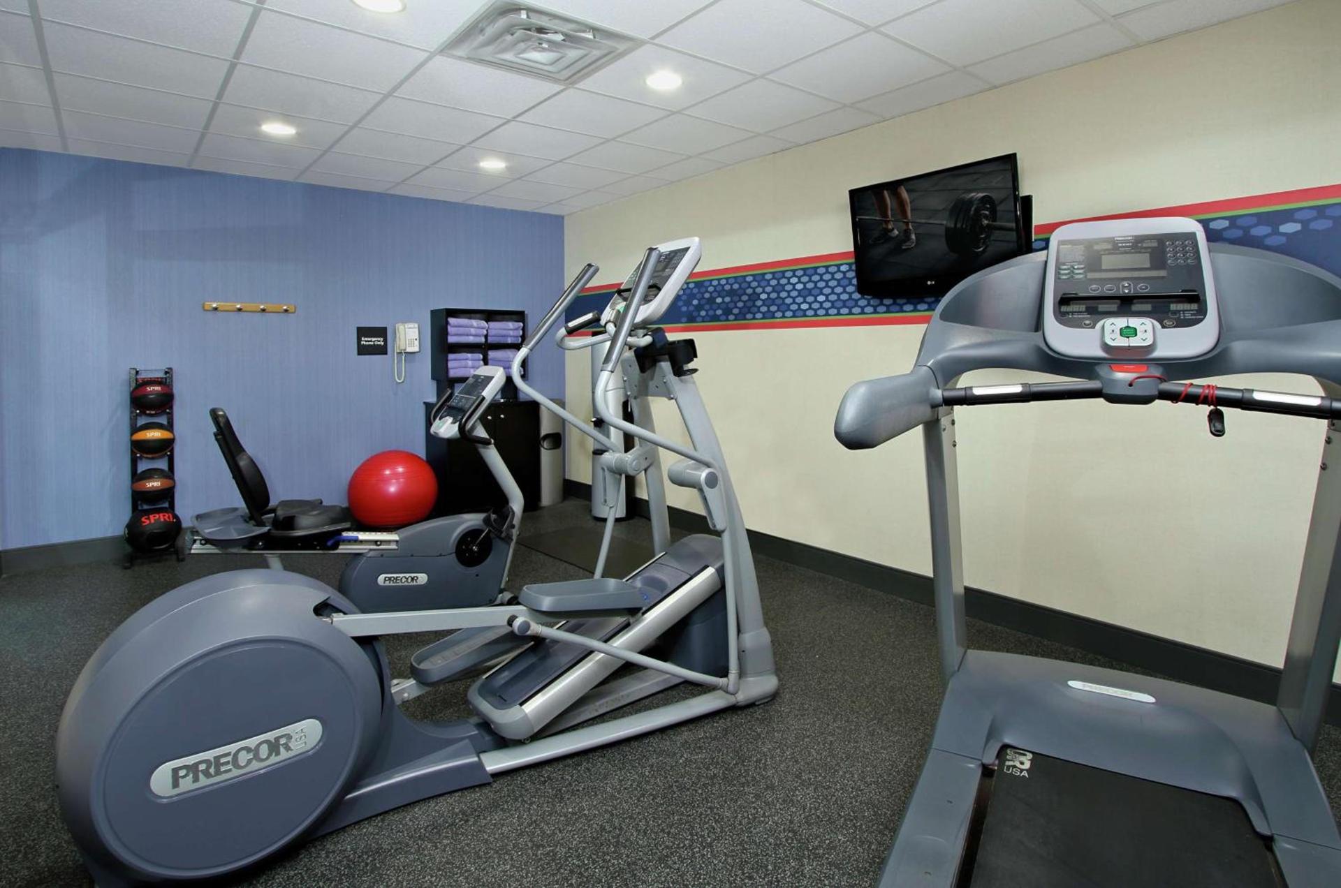 Hampton Inn Ashtabula photo 17