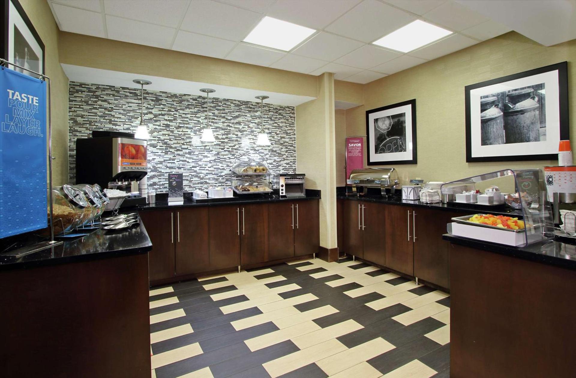 Hampton Inn Ashtabula photo 15