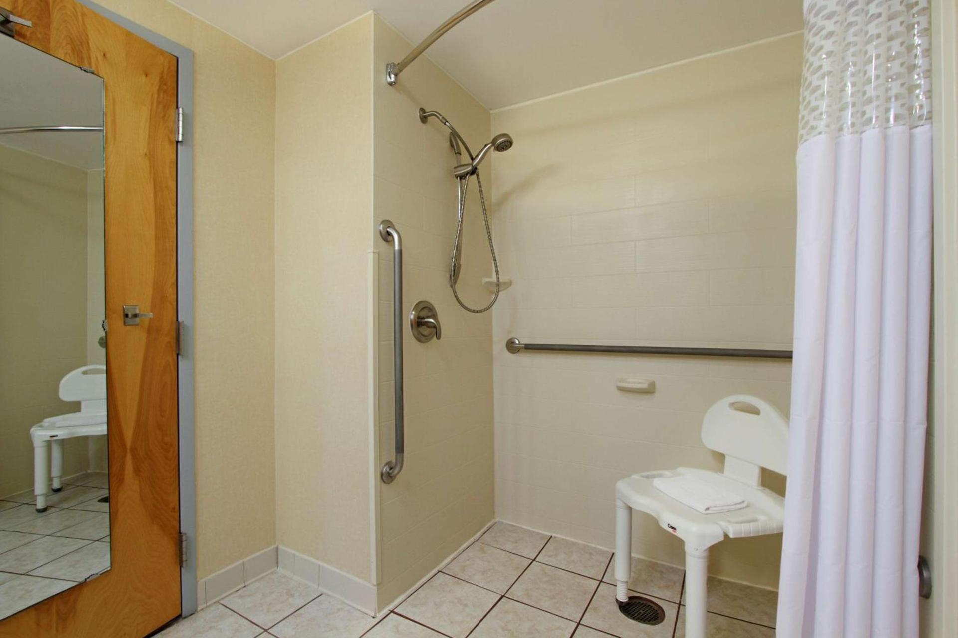 Hampton Inn Ashtabula photo 33