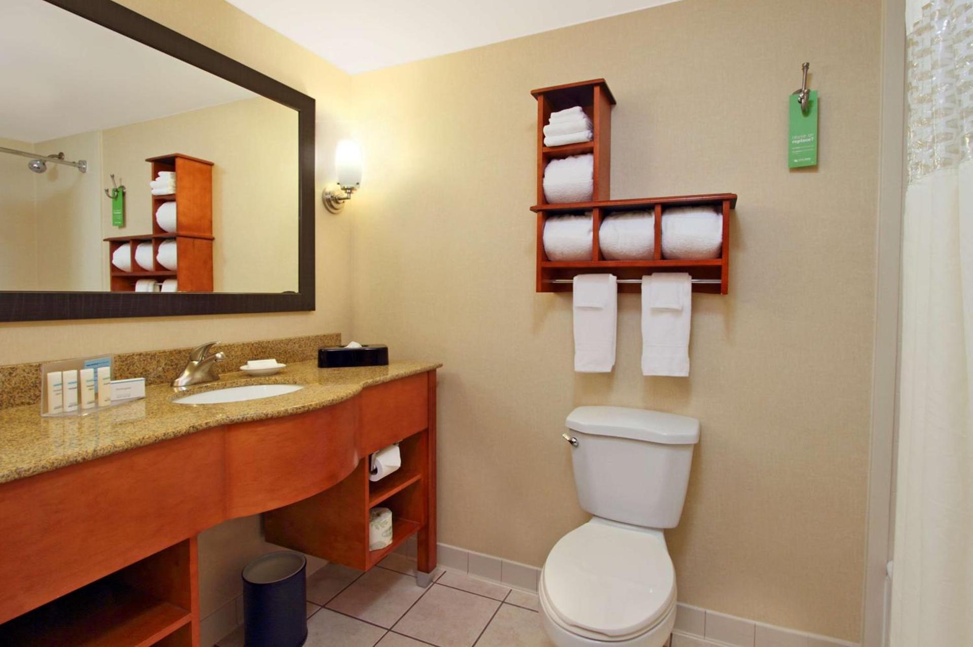 Hampton Inn Ashtabula photo 34