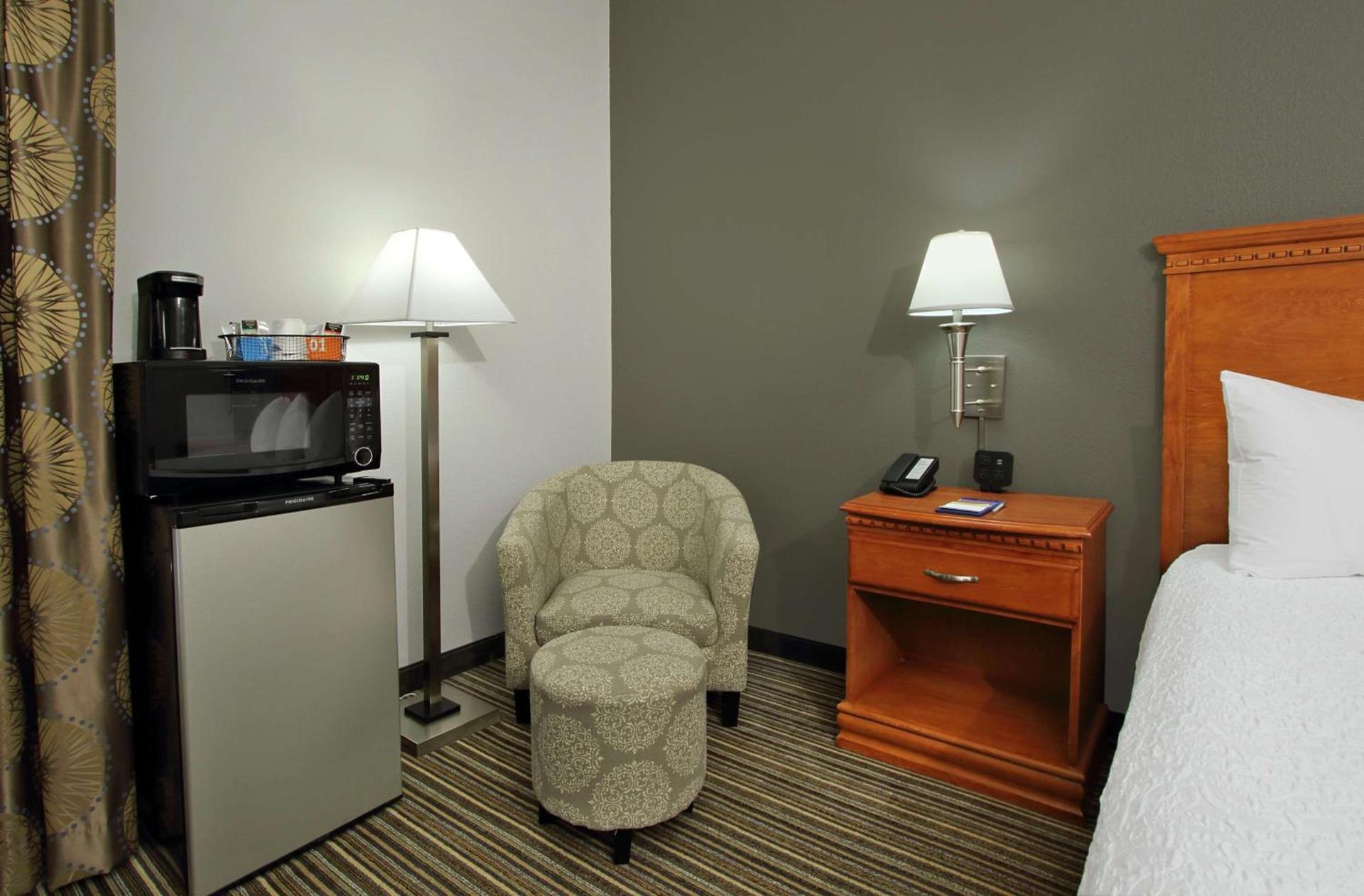 Hampton Inn Ashtabula photo 36