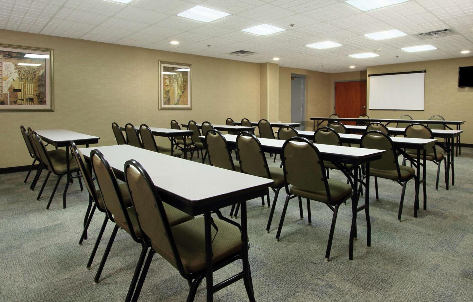 Hampton Inn Ashtabula photo 35