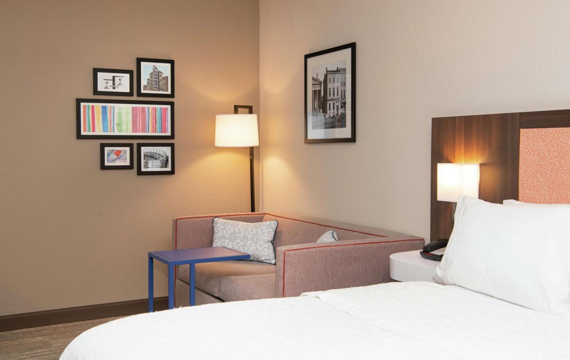 Hampton Inn Erie-South photo 12