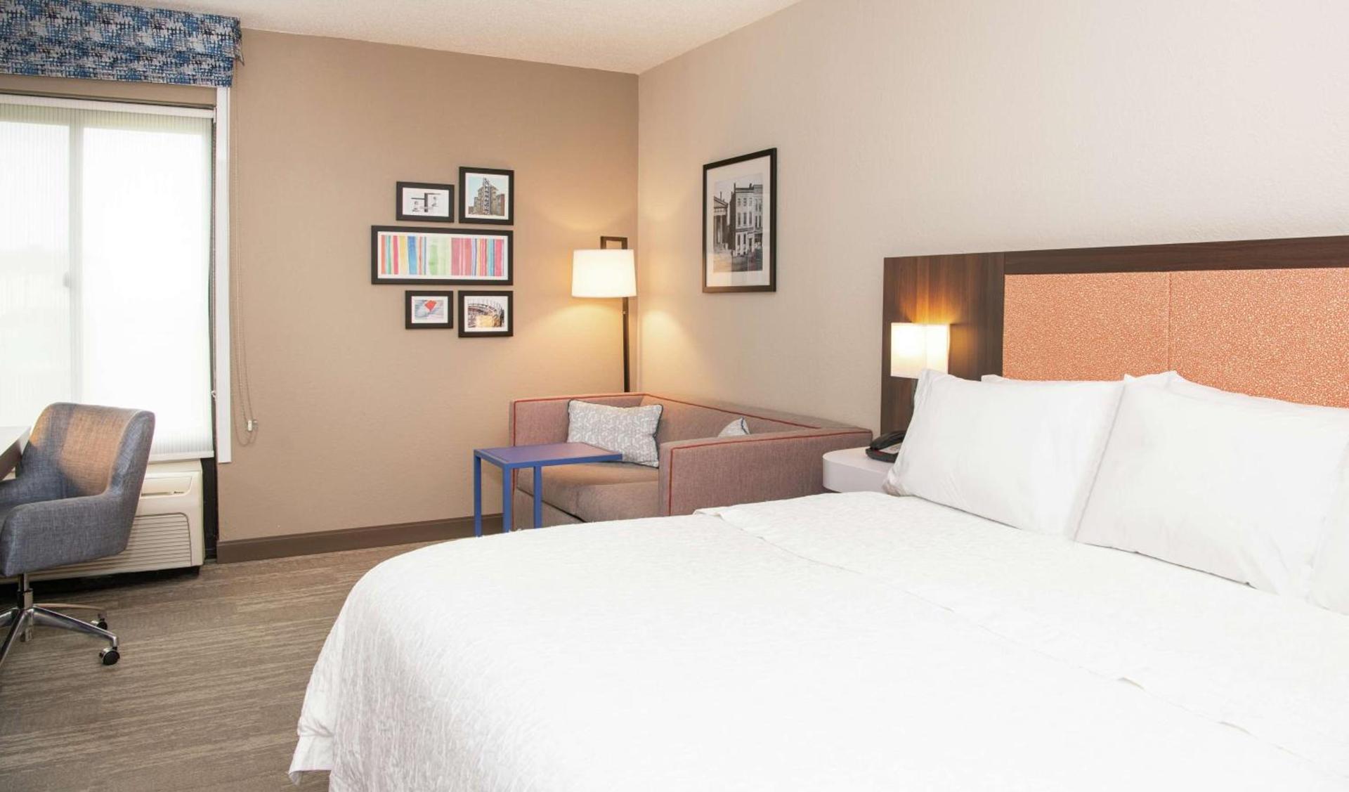 Hampton Inn Erie-South photo 17