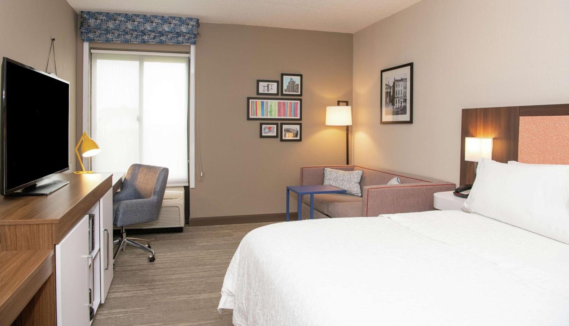 Hampton Inn Erie-South photo 18