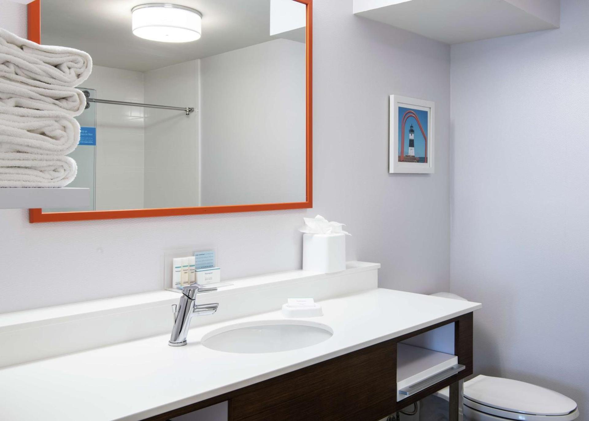 Hampton Inn Erie-South photo 23