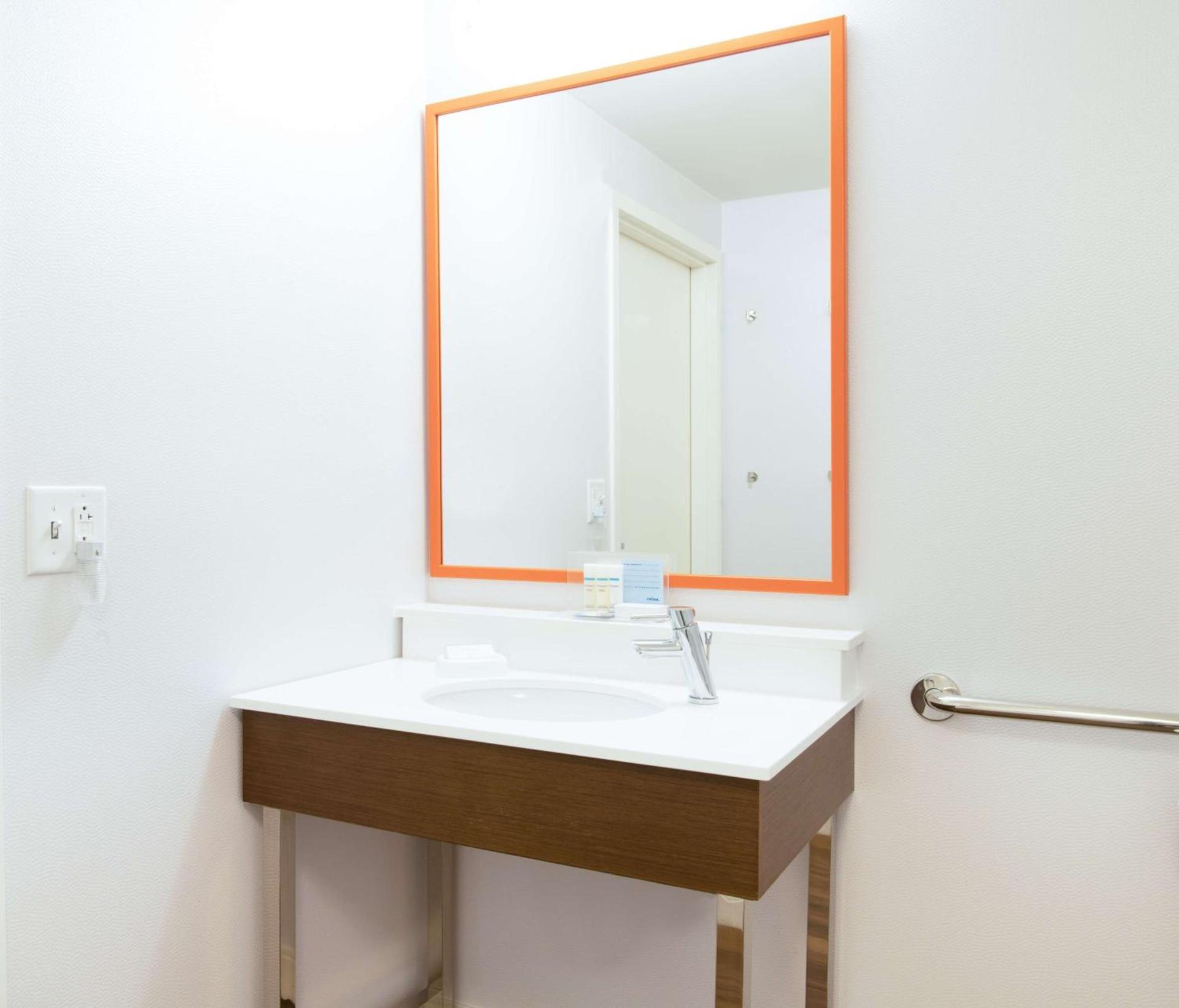 Hampton Inn Erie-South photo 32