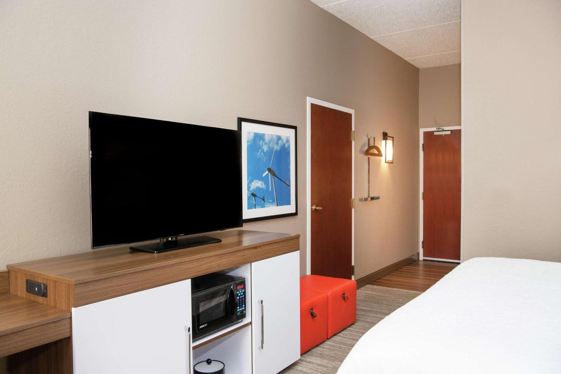 Hampton Inn Erie-South photo 37