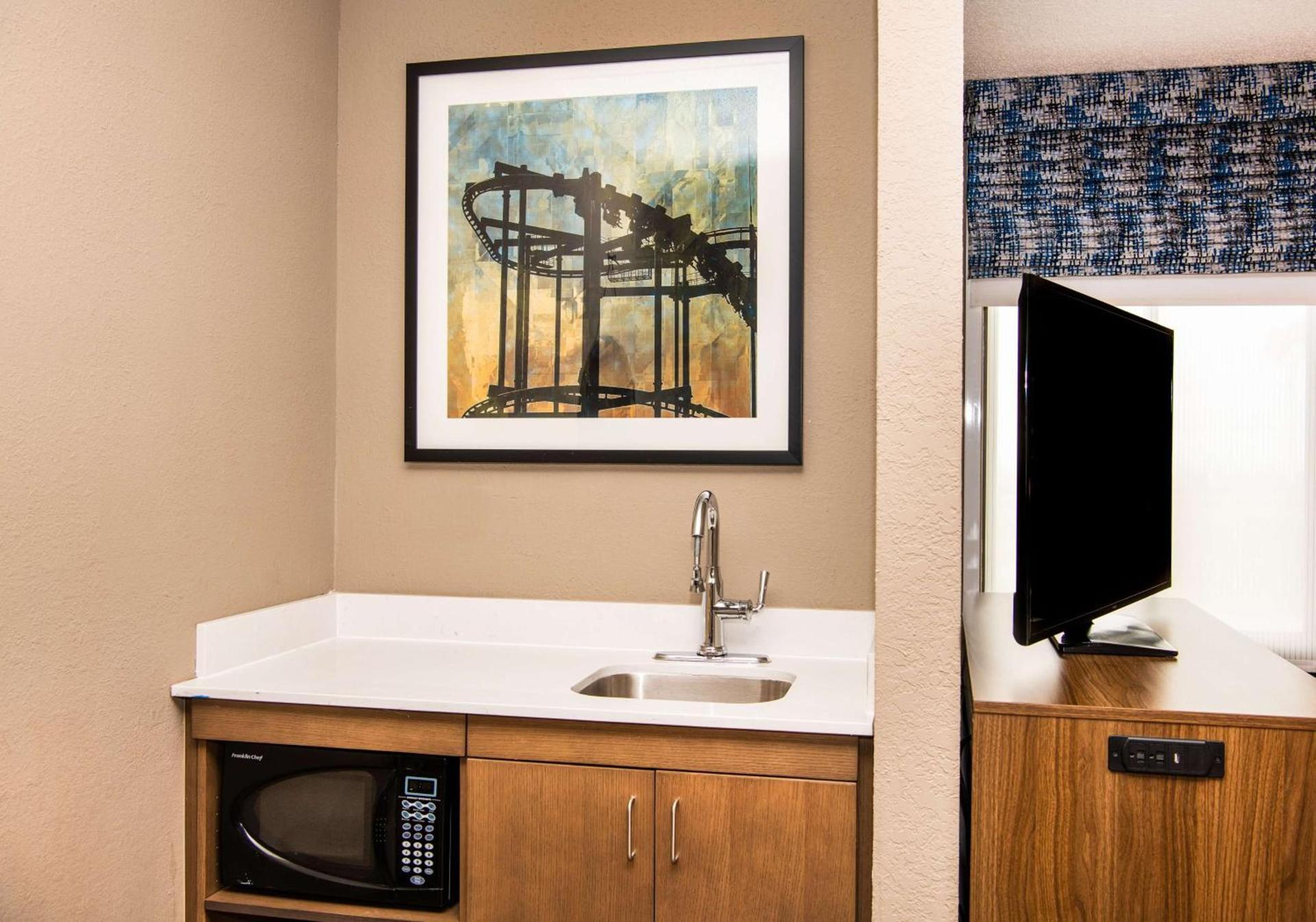 Hampton Inn Erie-South photo 40