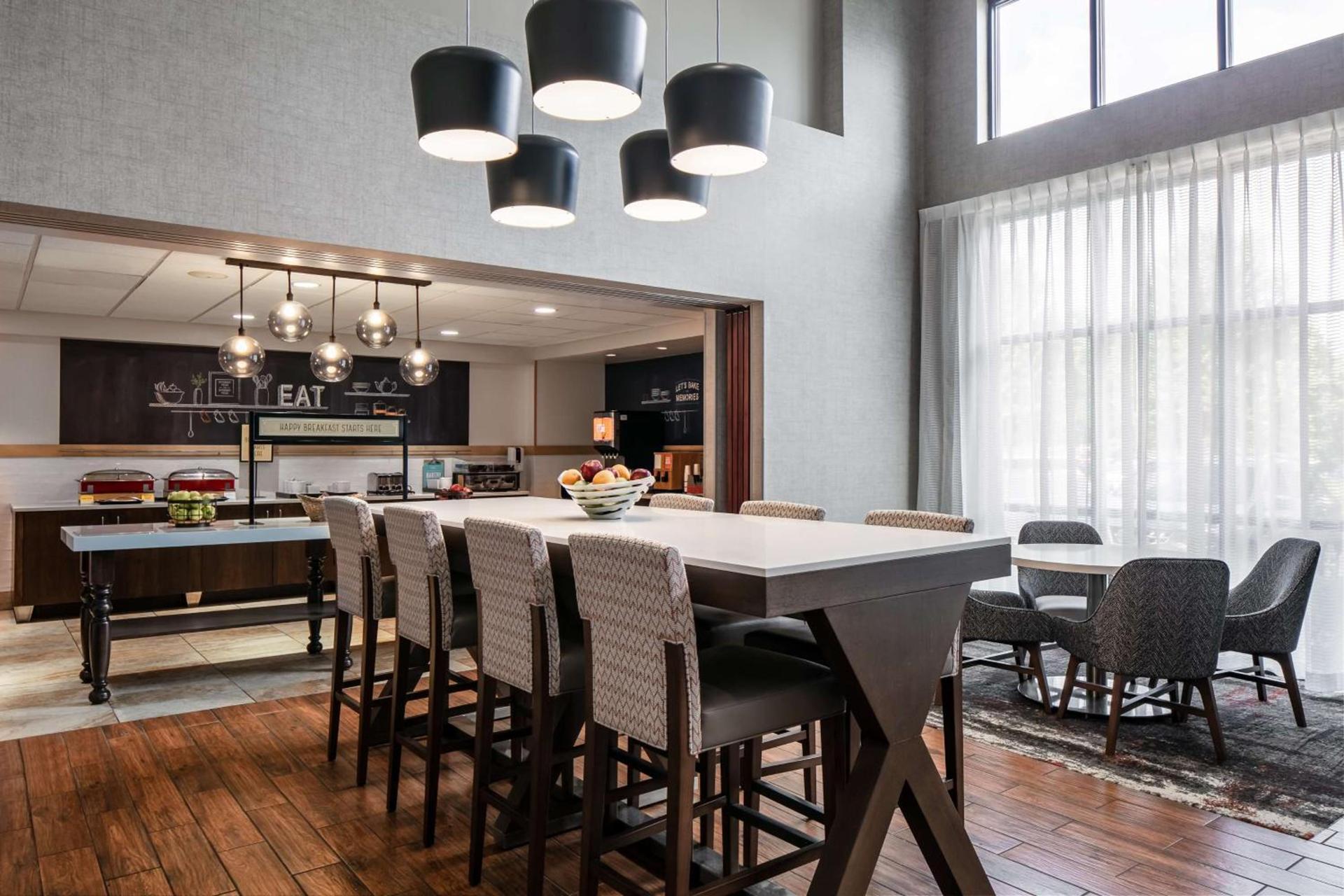 Hampton Inn & Suites West Bend photo 13