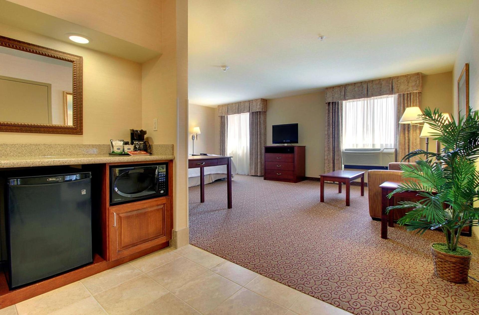 Hampton Inn & Suites West Bend photo 22