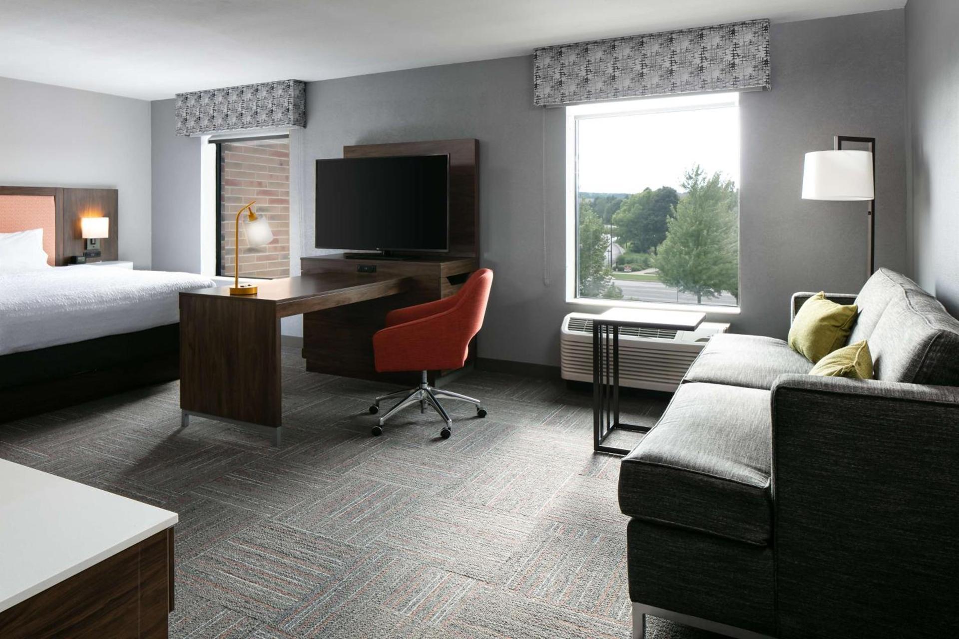 Hampton Inn & Suites West Bend photo 27