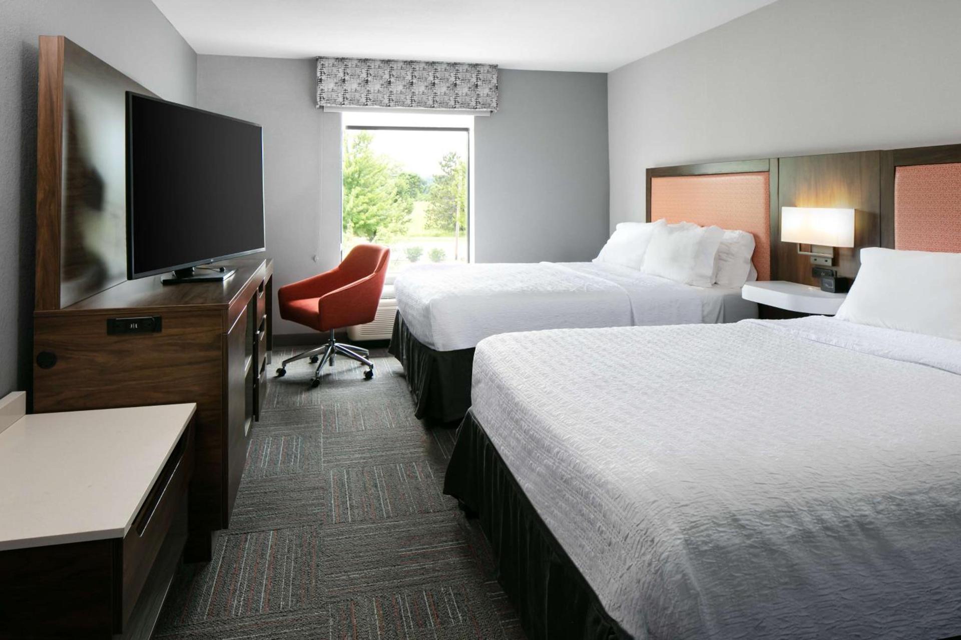 Hampton Inn & Suites West Bend photo 30