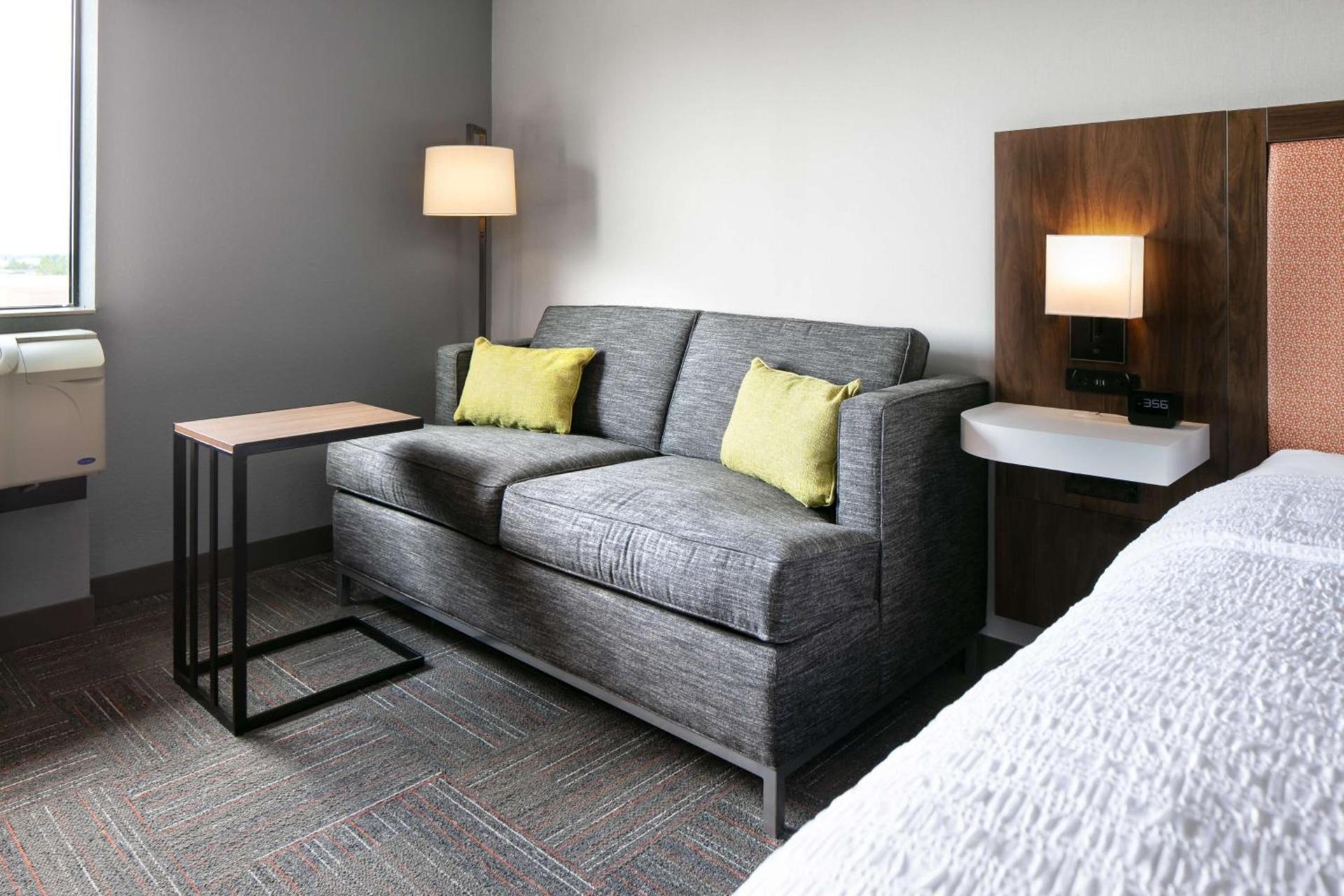 Hampton Inn & Suites West Bend photo 34