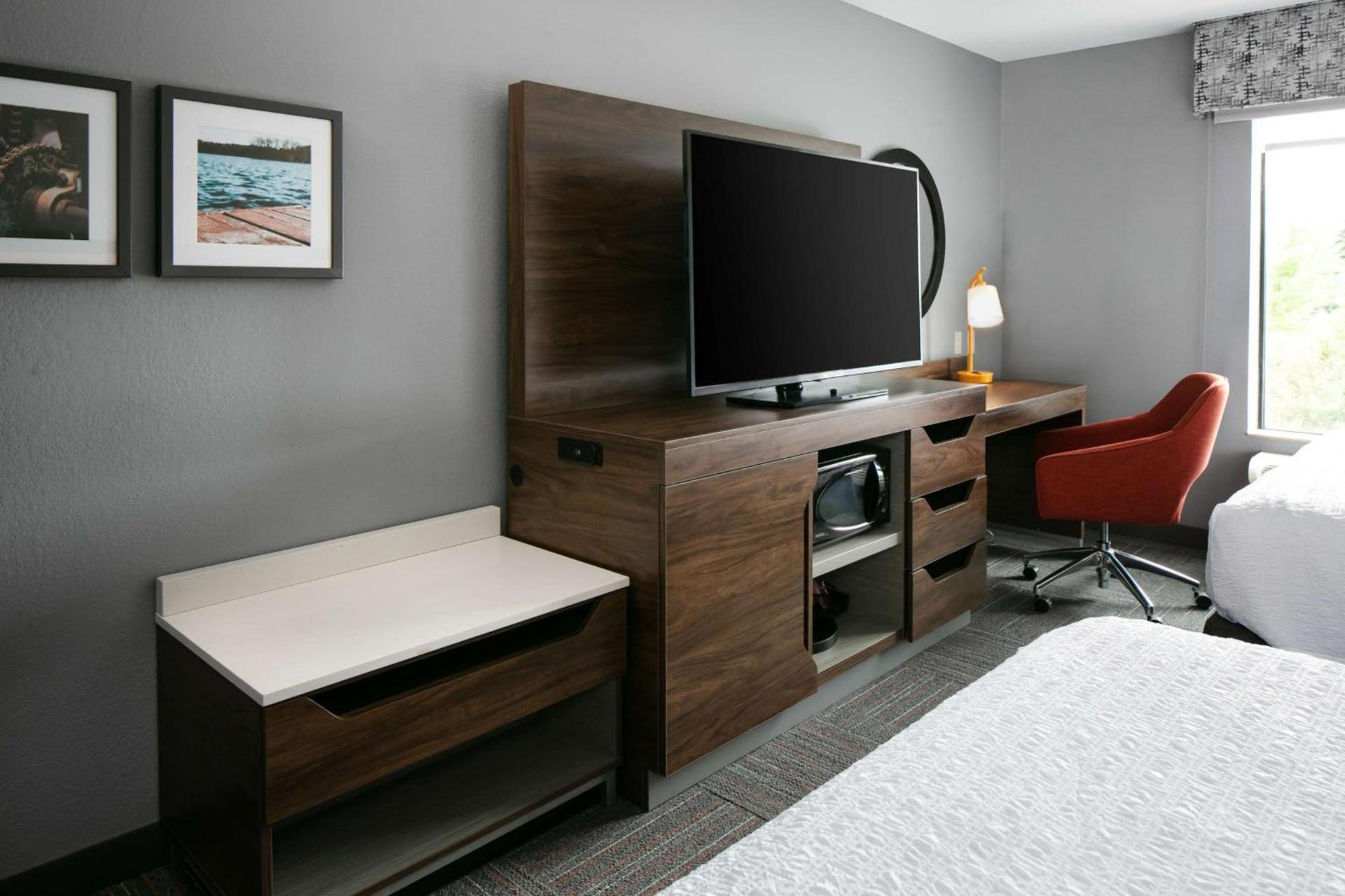 Hampton Inn & Suites West Bend photo 38