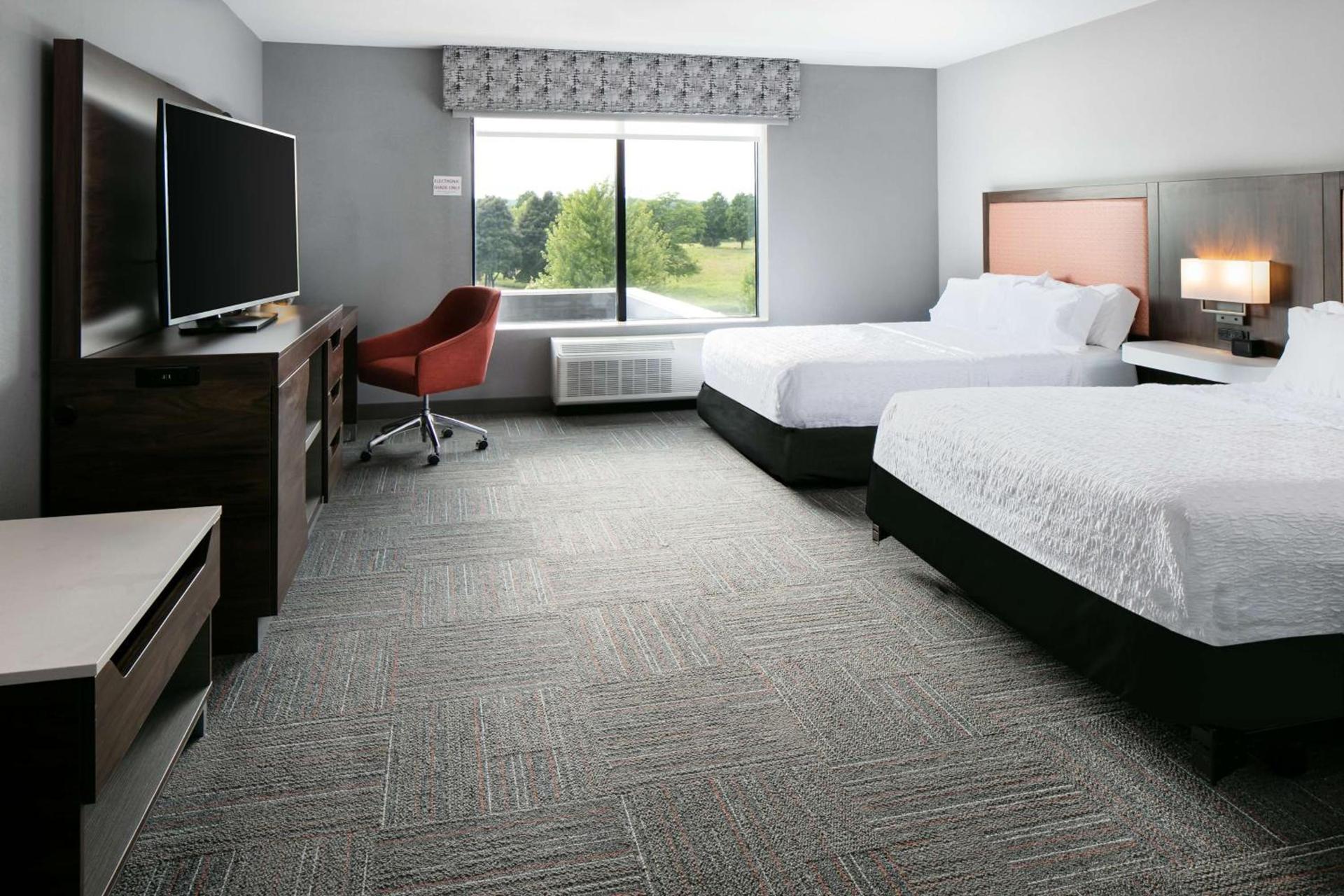 Hampton Inn & Suites West Bend photo 41