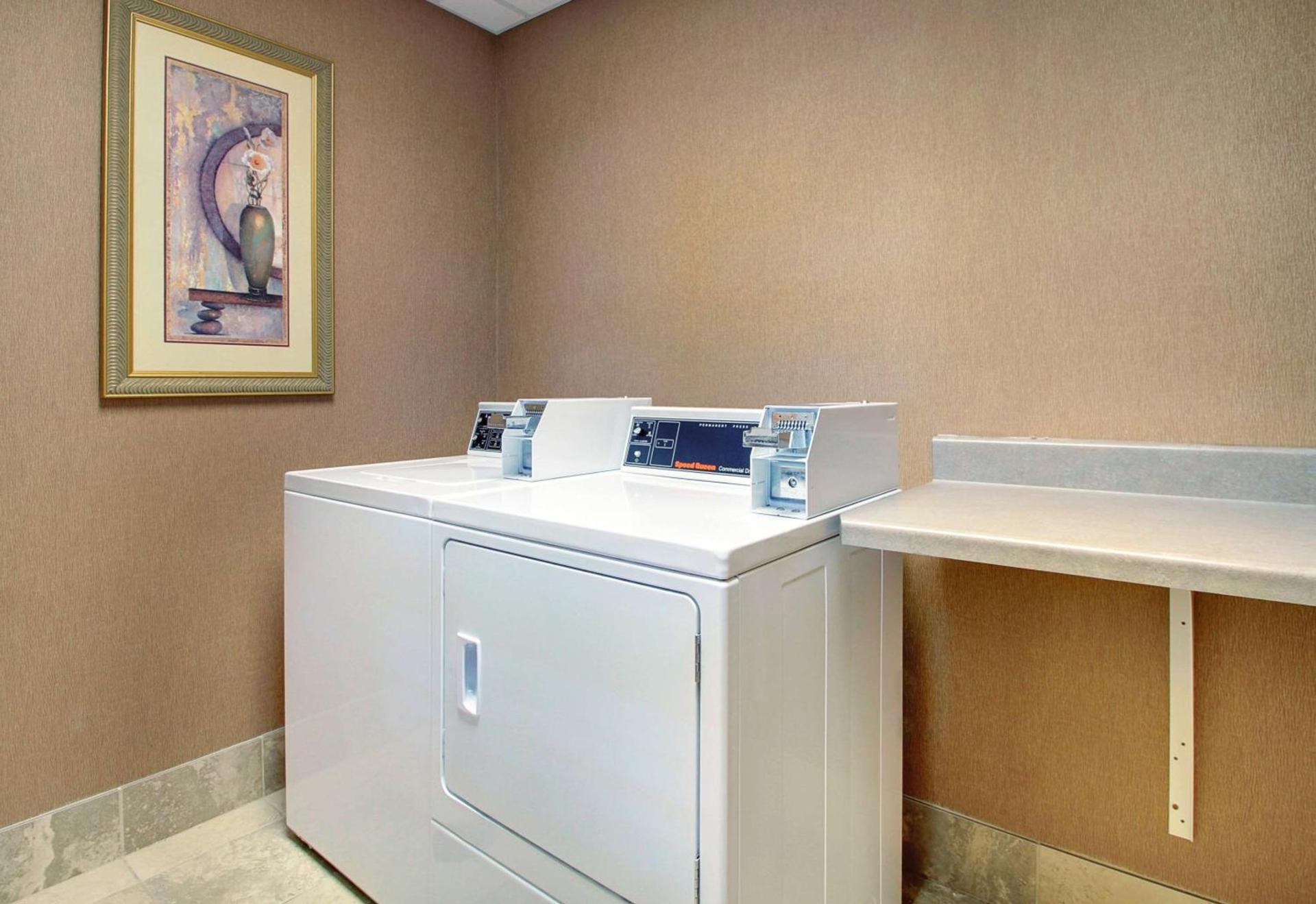 Hampton Inn & Suites West Bend photo 50