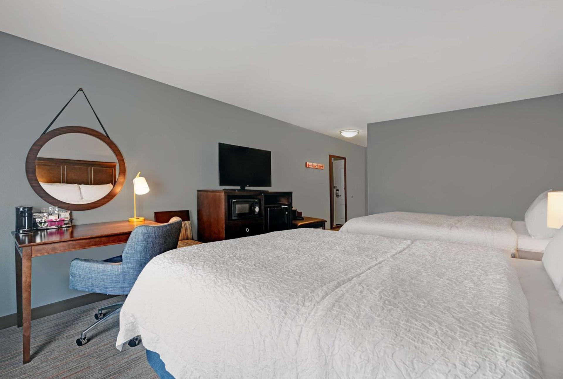 Hampton Inn Farmington photo 17