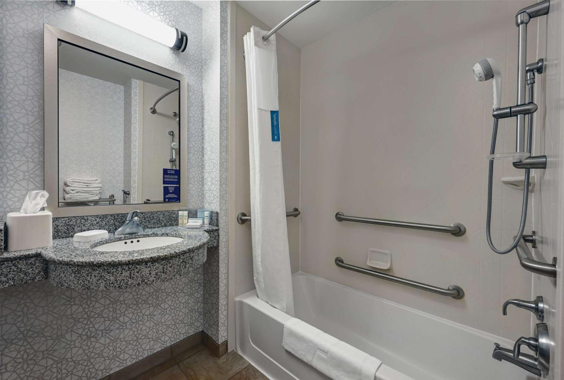 Hampton Inn Farmington photo 18