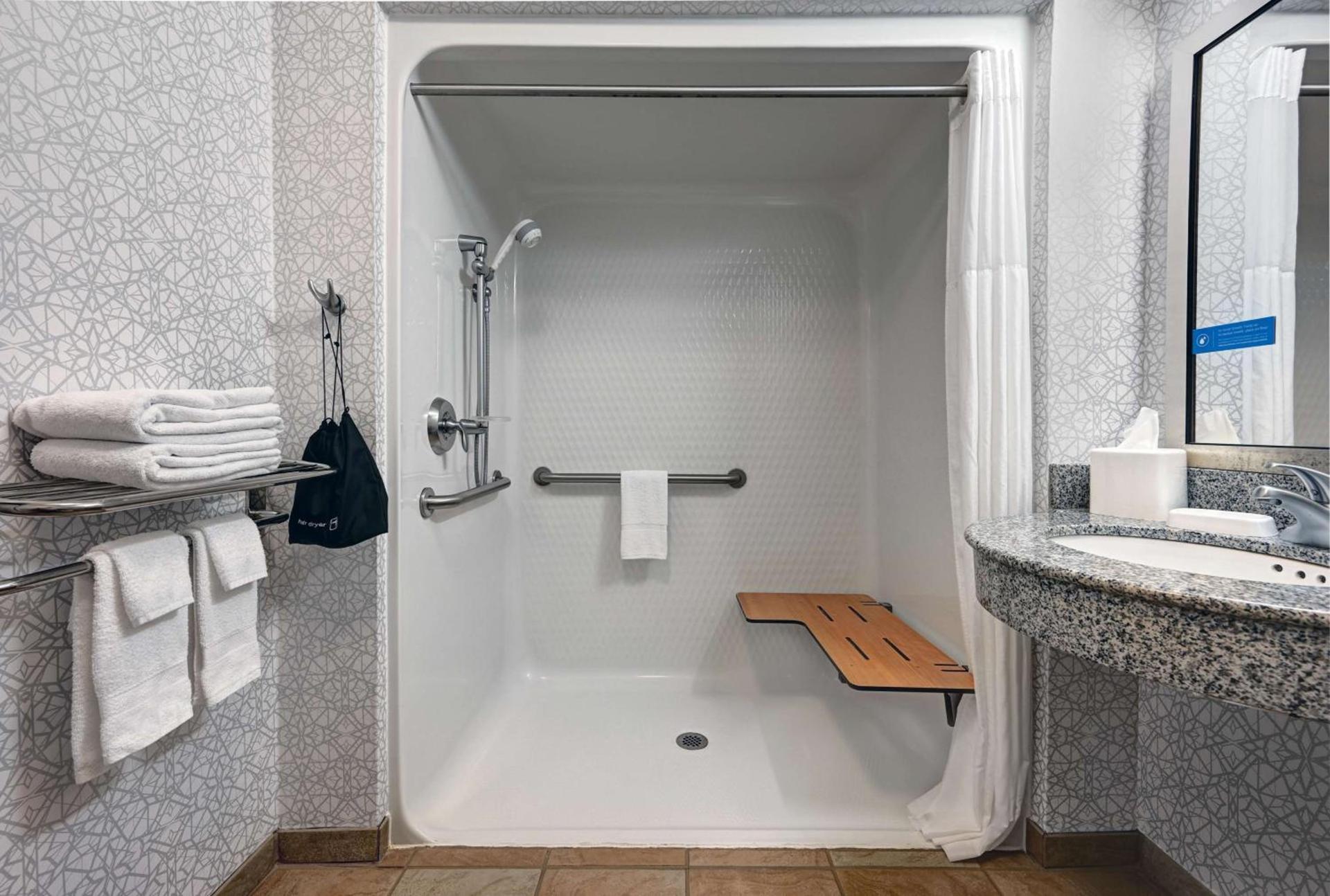 Hampton Inn Farmington photo 21
