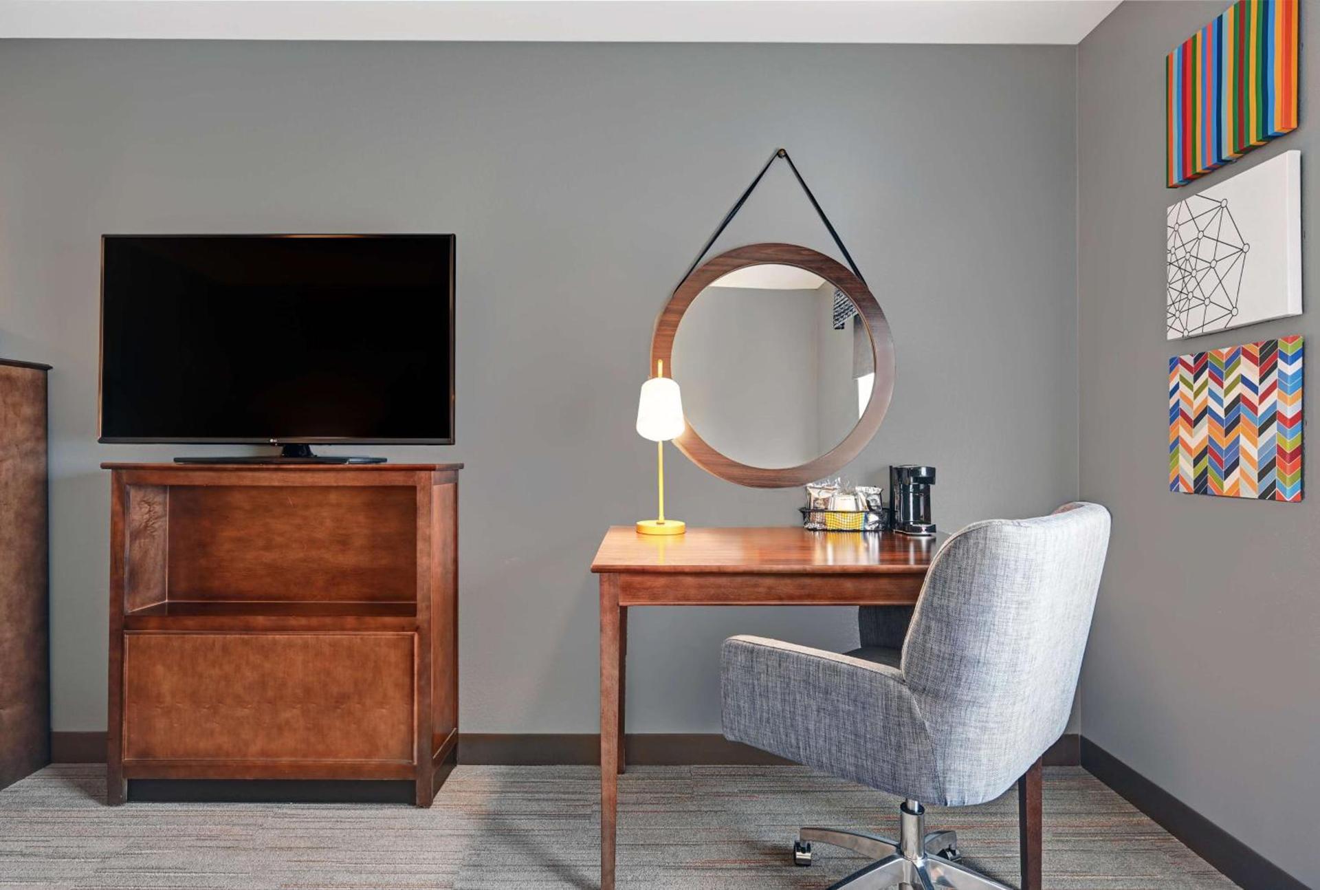 Hampton Inn Farmington photo 30