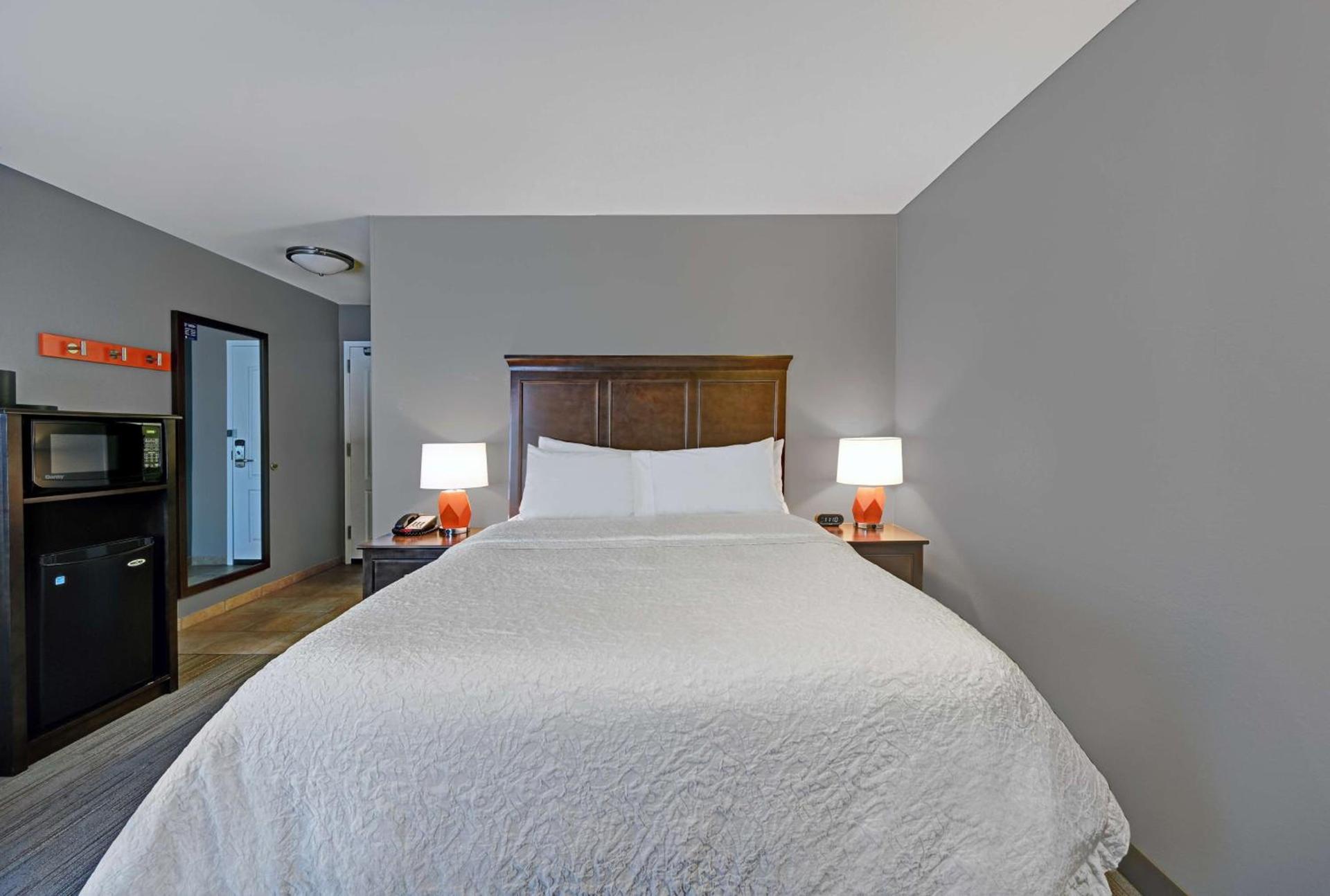 Hampton Inn Farmington photo 31