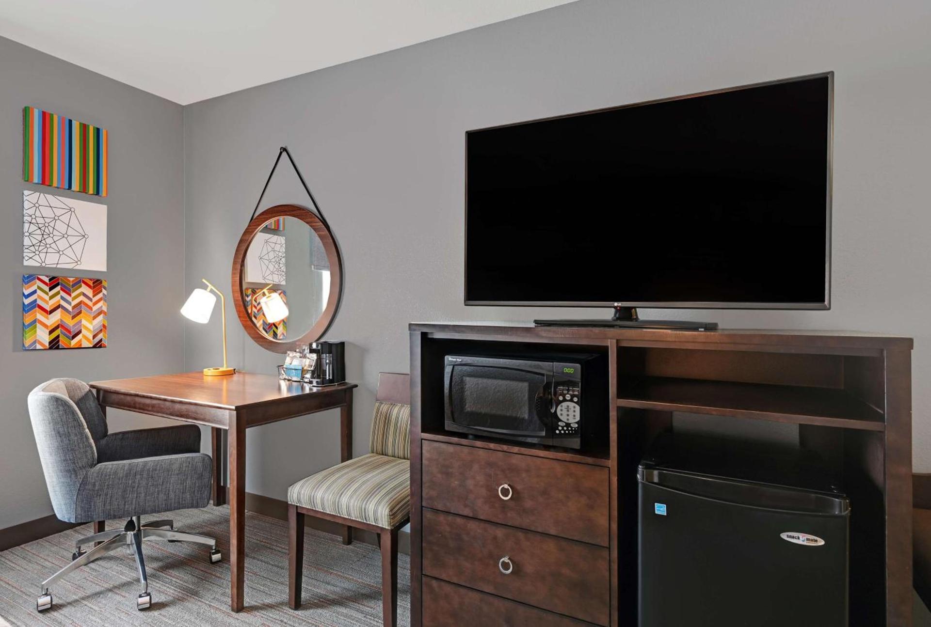 Hampton Inn Farmington photo 32