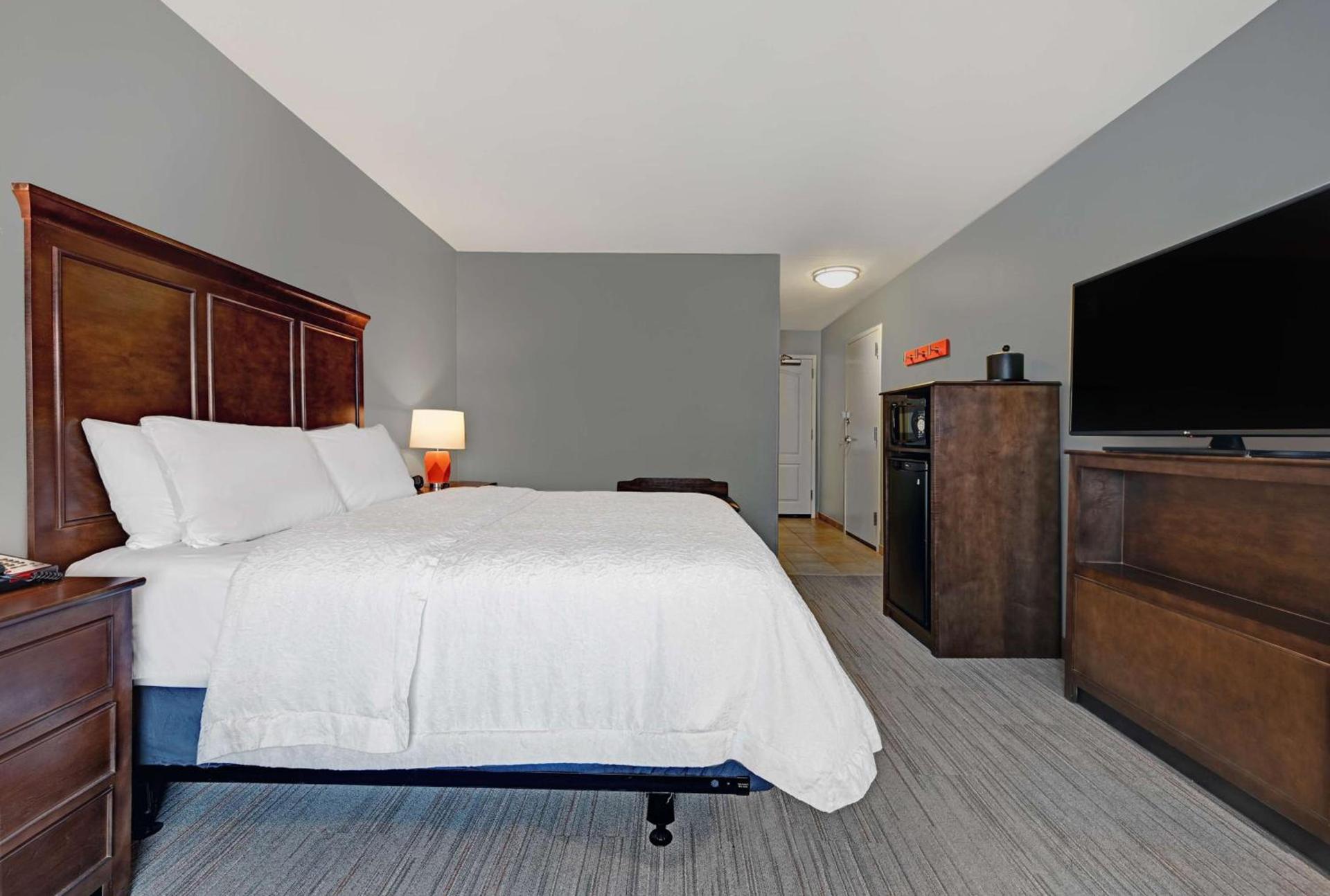 Hampton Inn Farmington photo 39