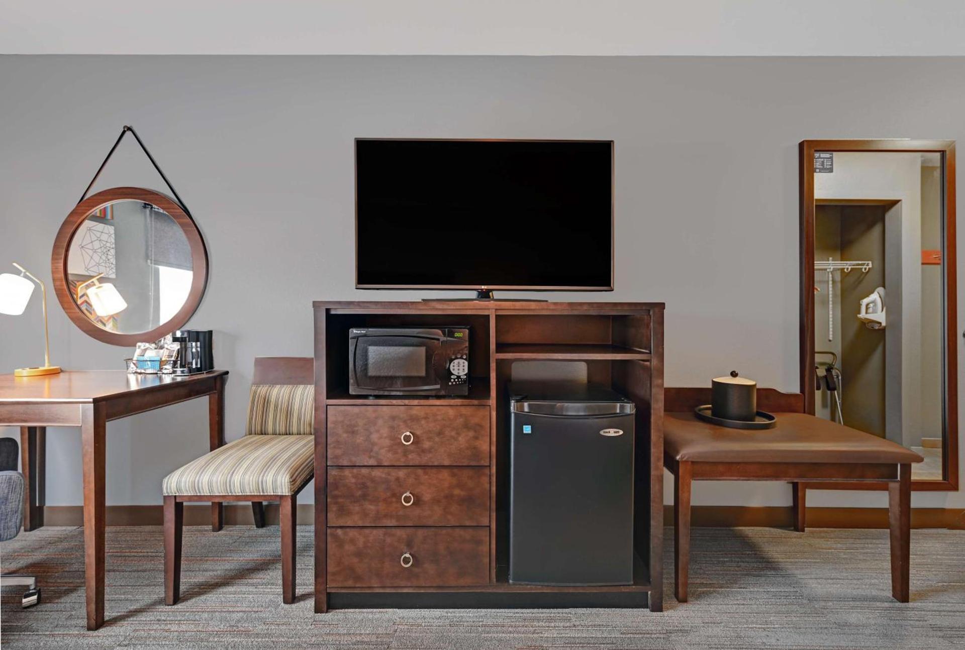 Hampton Inn Farmington photo 40