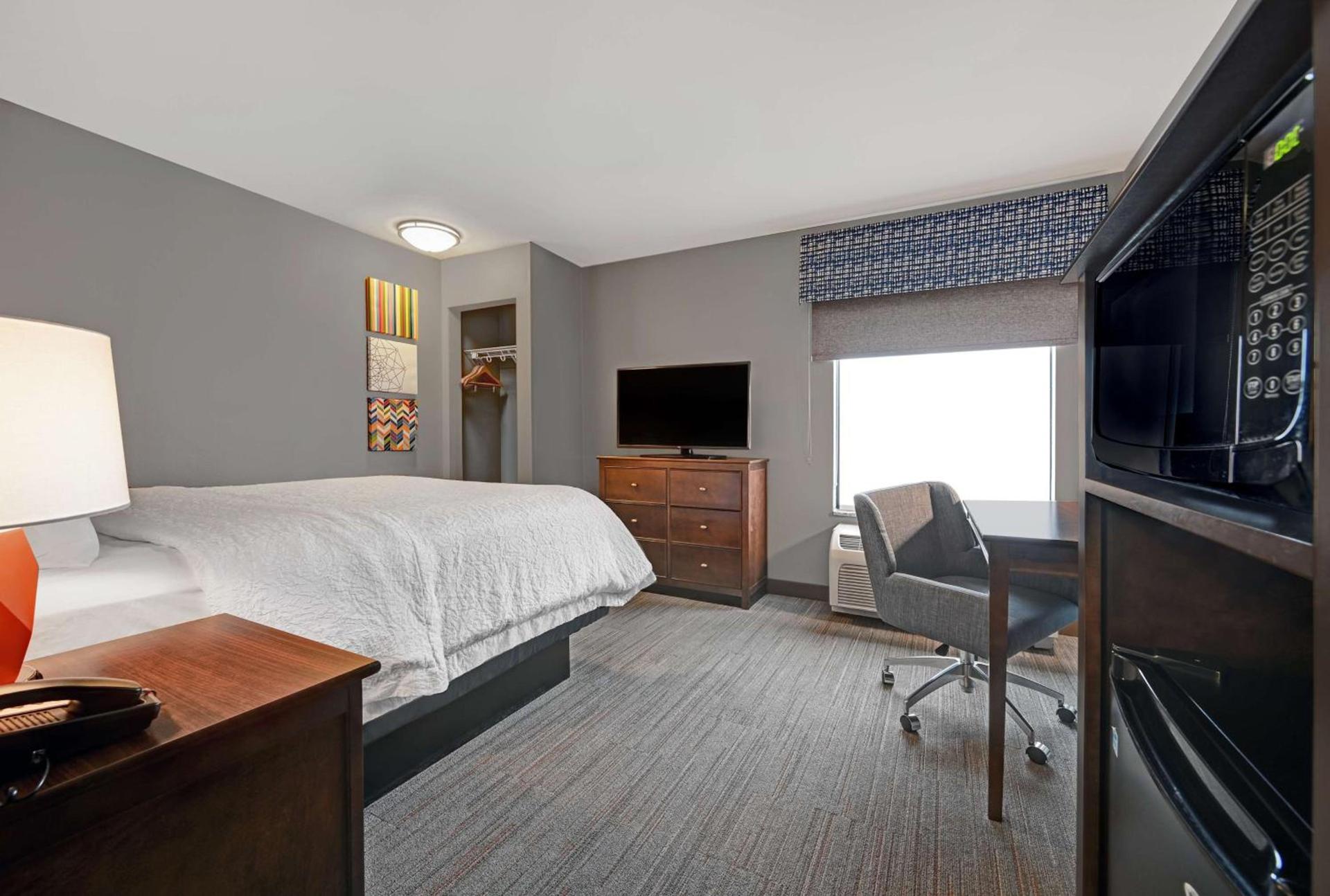 Hampton Inn Farmington photo 41