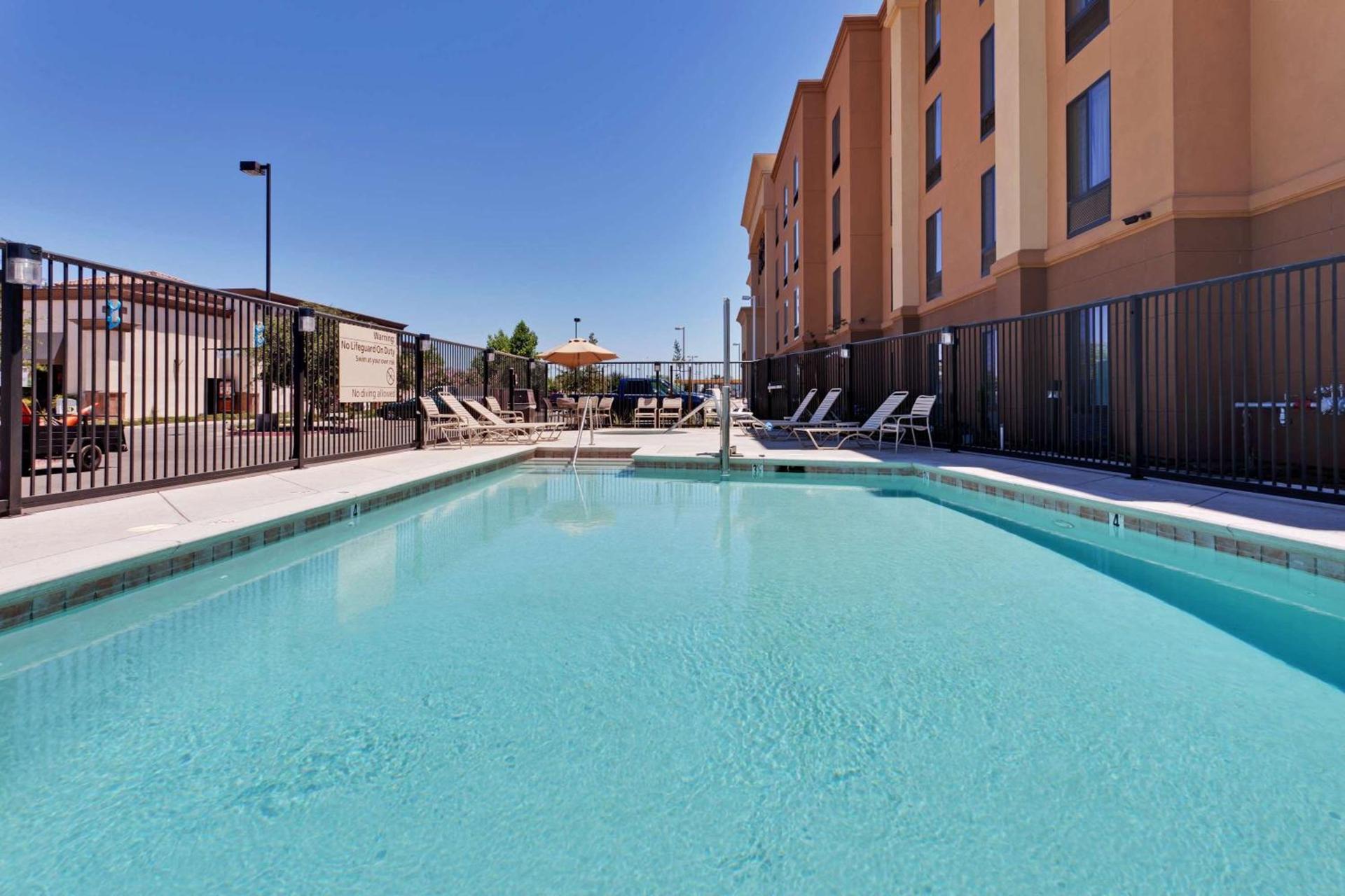 Hampton Inn & Suites Fresno - Northwest photo 5