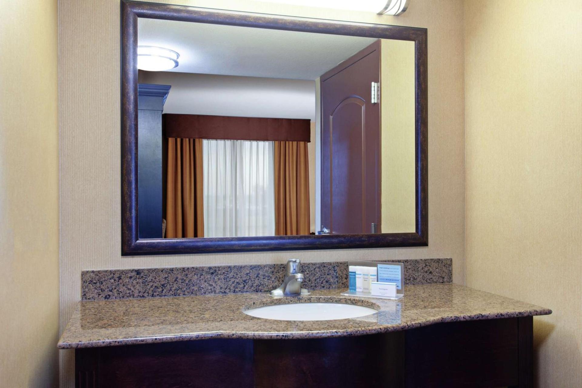 Hampton Inn & Suites Fresno - Northwest photo 17