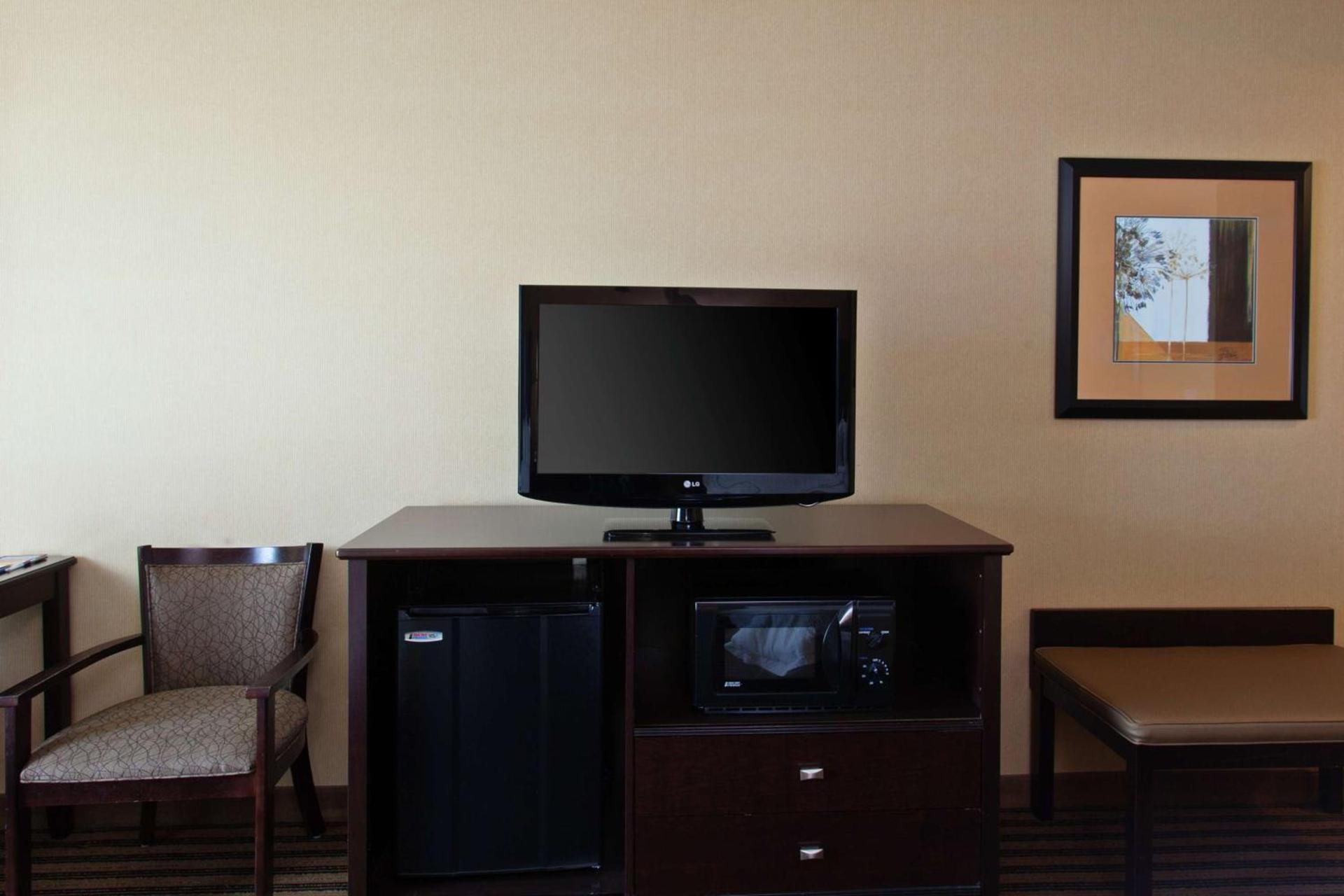 Hampton Inn & Suites Fresno - Northwest photo 27