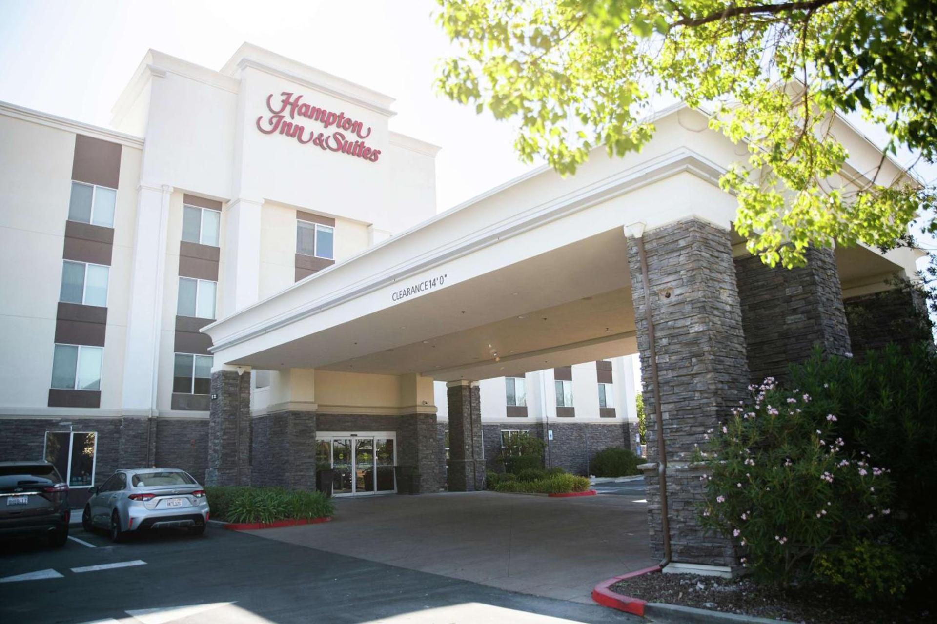Hampton Inn & Suites Fresno photo 1