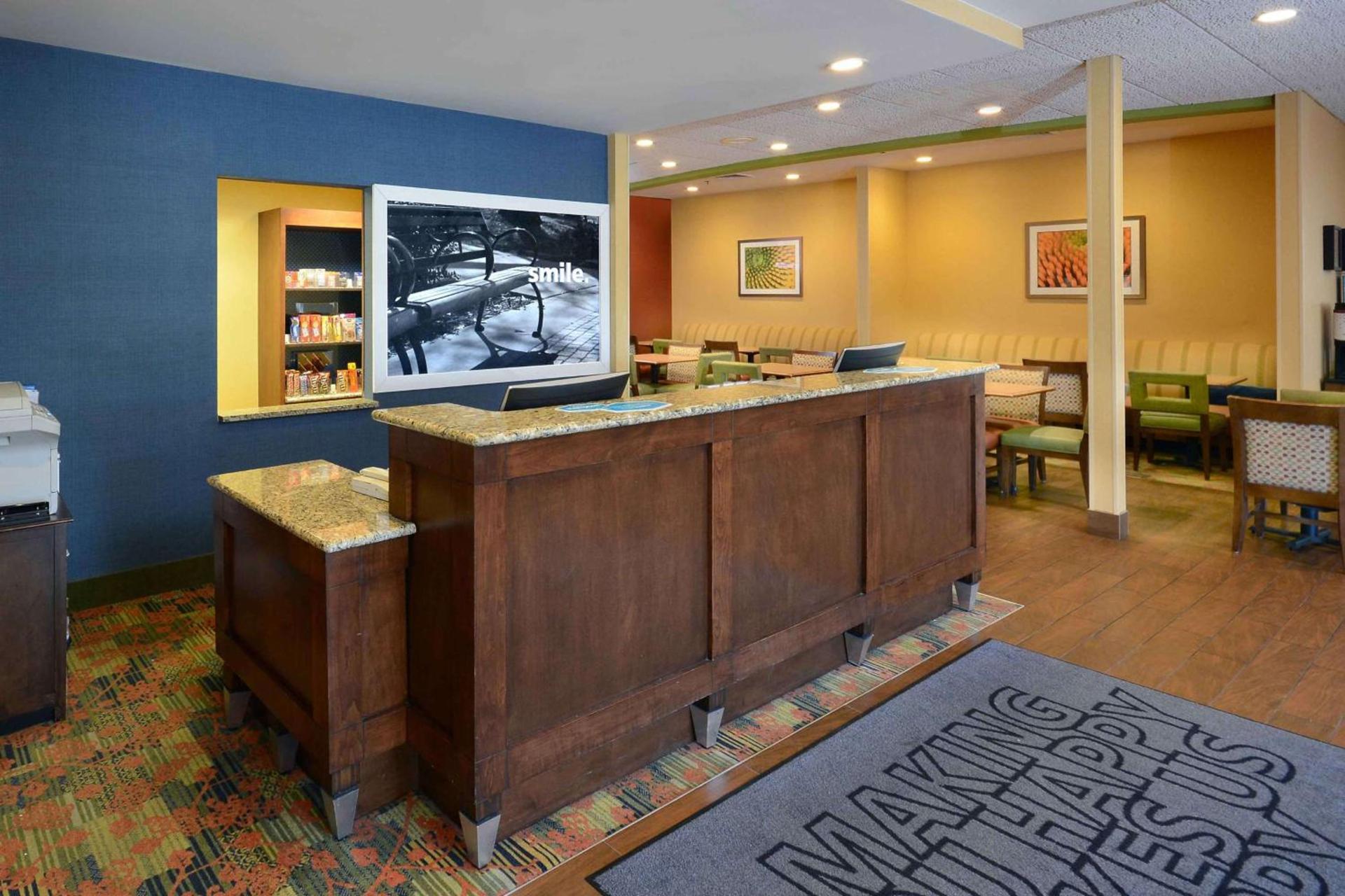 Hampton Inn Fayetteville Fort Bragg photo 30