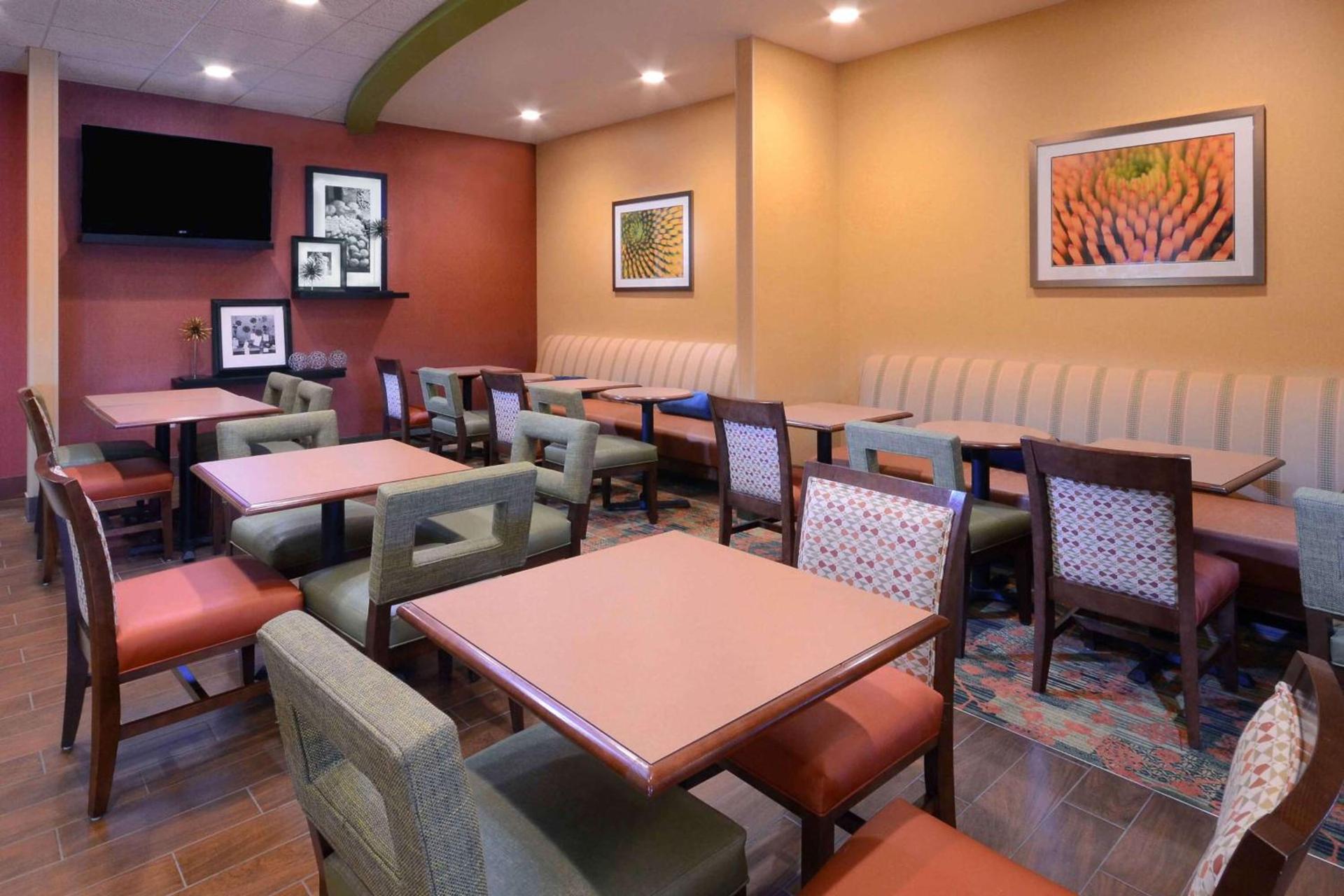 Hampton Inn Fayetteville Fort Bragg photo 15
