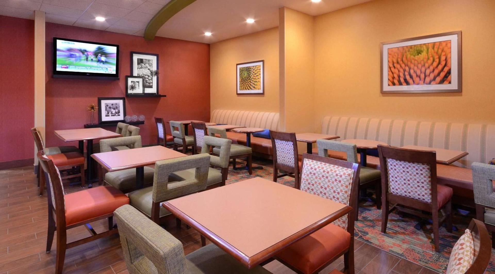 Hampton Inn Fayetteville Fort Bragg photo 18