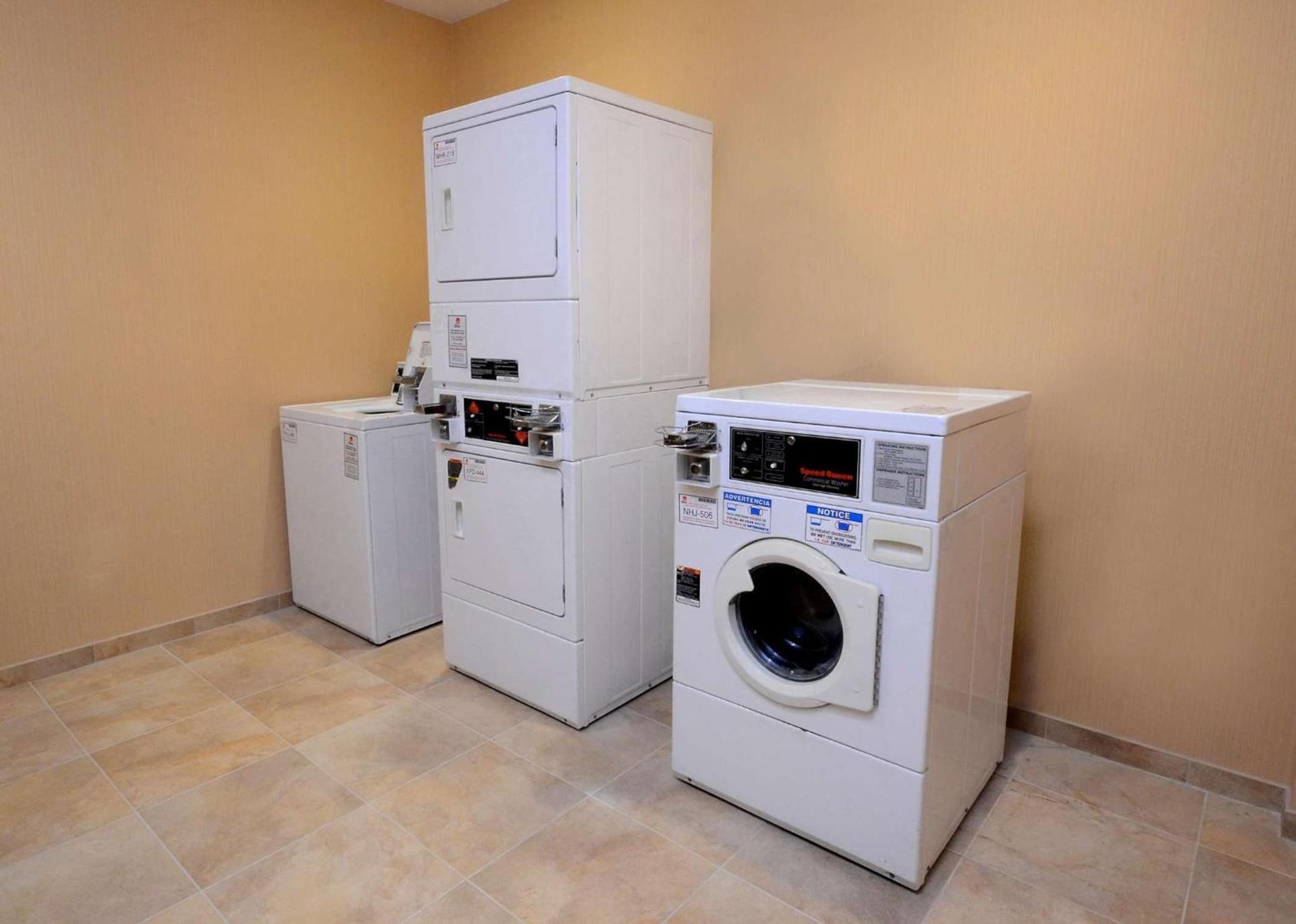 Hampton Inn Fayetteville Fort Bragg photo 12