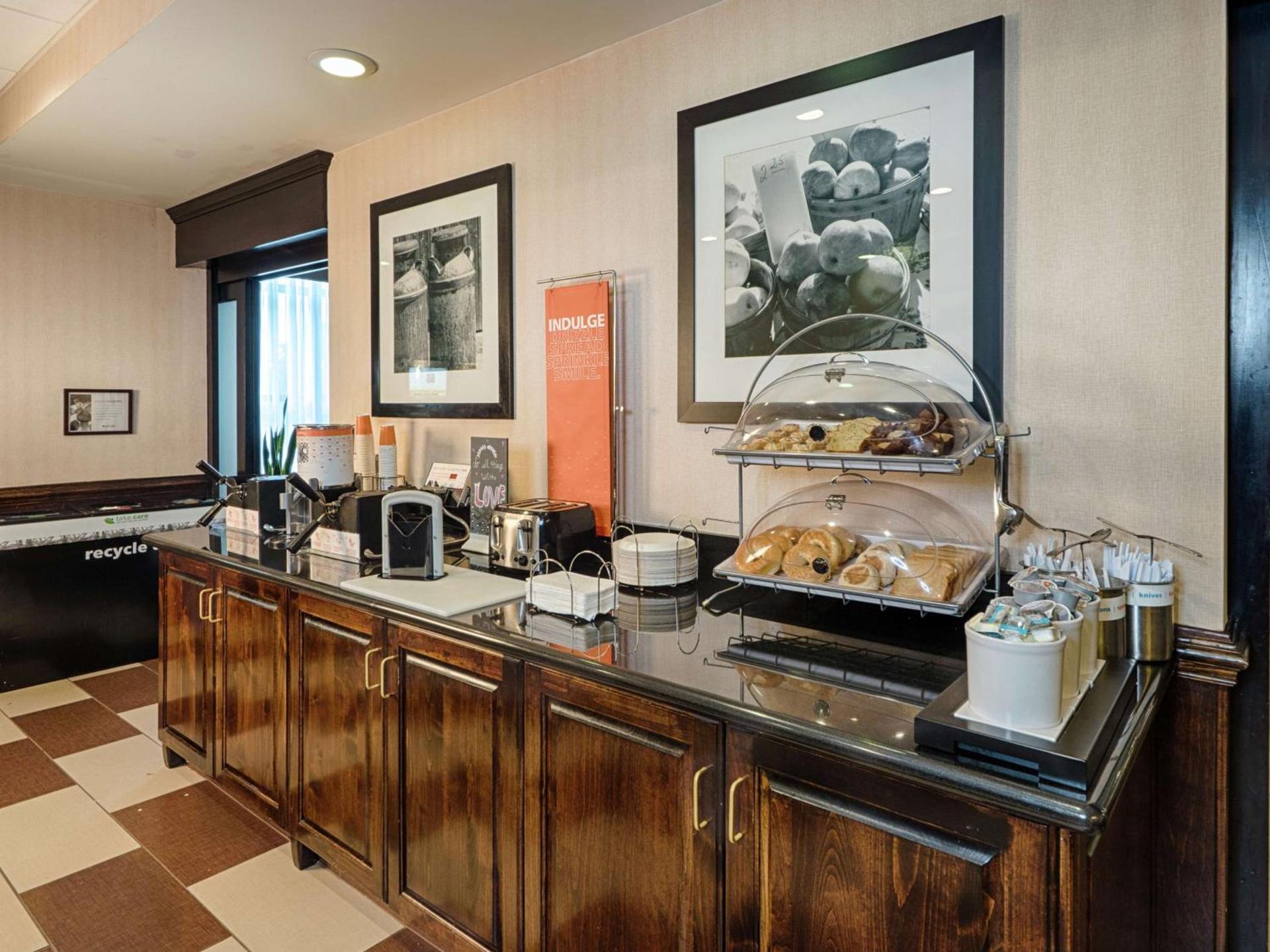 Hampton Inn Spring Lake Fayetteville photo 13
