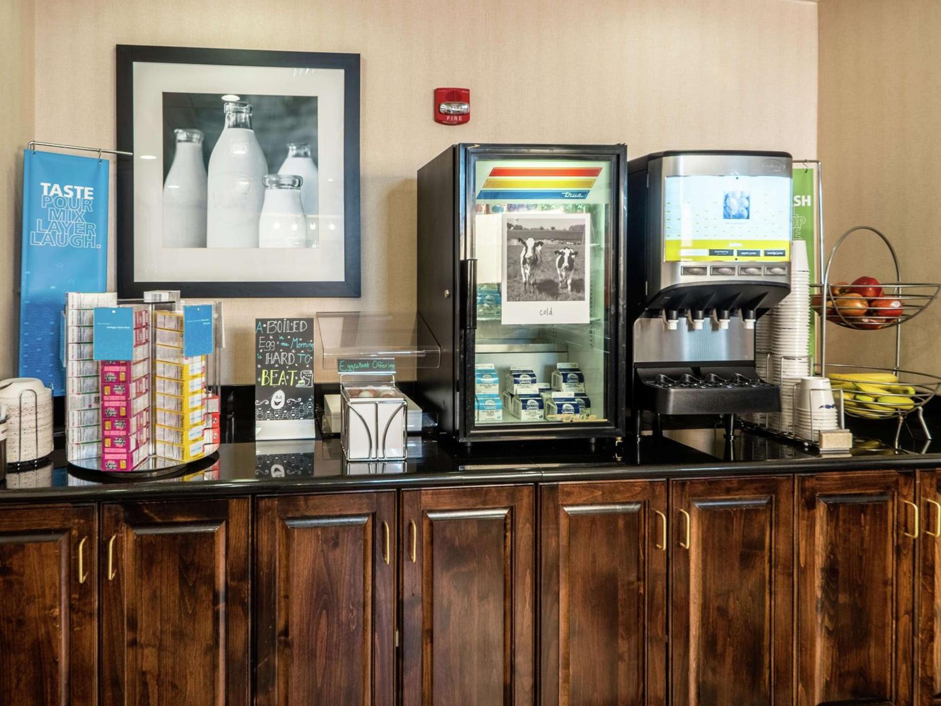 Hampton Inn Spring Lake Fayetteville photo 14