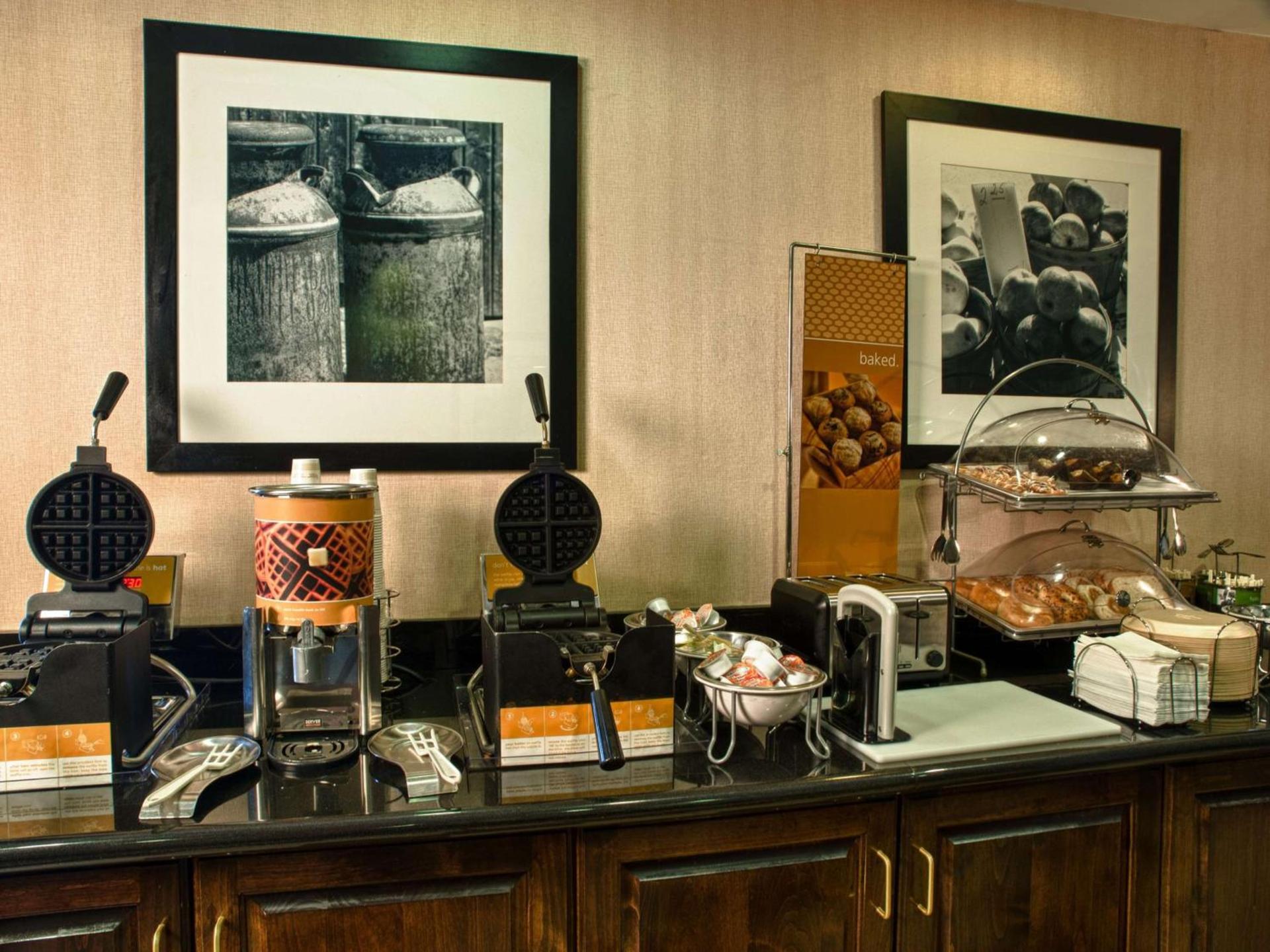 Hampton Inn Spring Lake Fayetteville photo 19