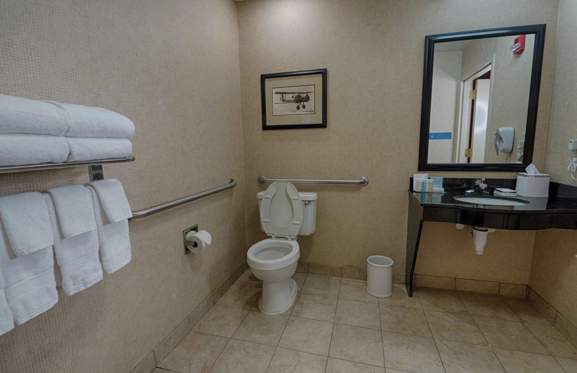 Hampton Inn Spring Lake Fayetteville photo 26