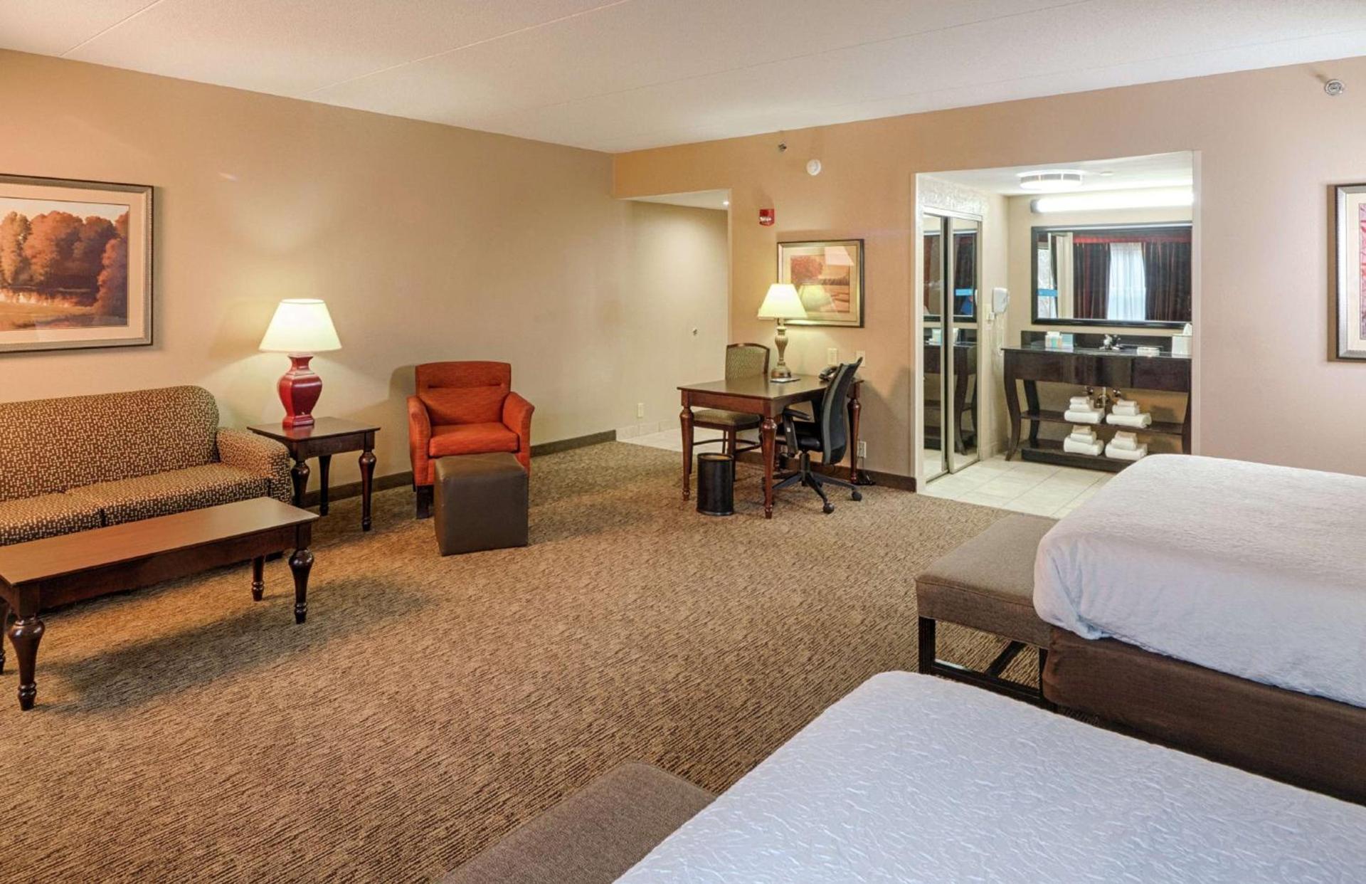Hampton Inn Spring Lake Fayetteville photo 28