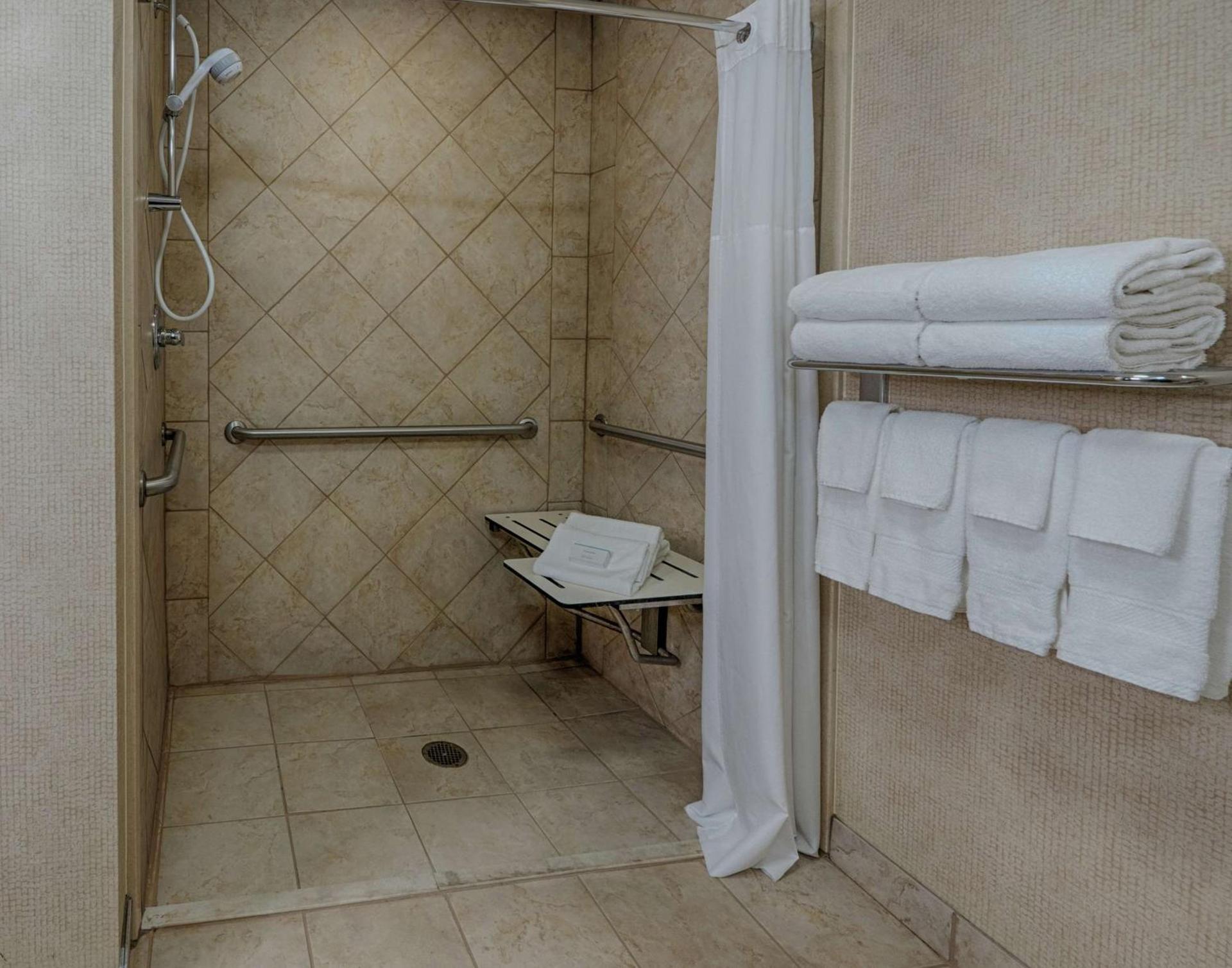 Hampton Inn Spring Lake Fayetteville photo 29