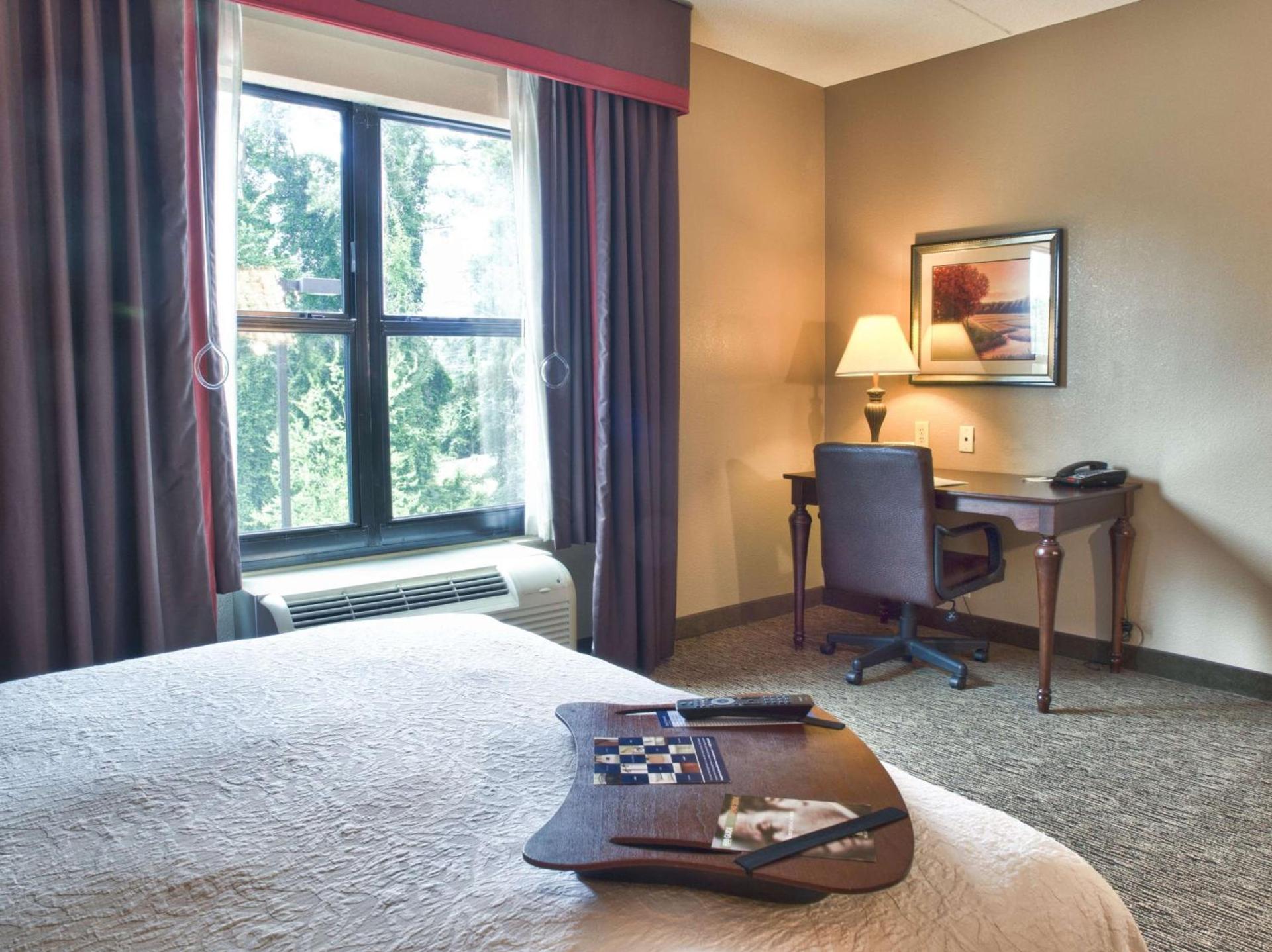 Hampton Inn Spring Lake Fayetteville photo 35