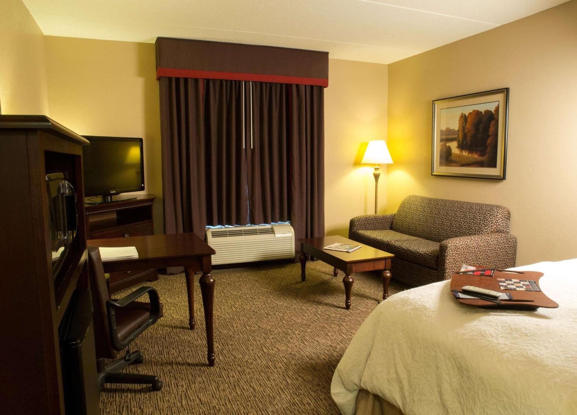 Hampton Inn Spring Lake Fayetteville photo 34