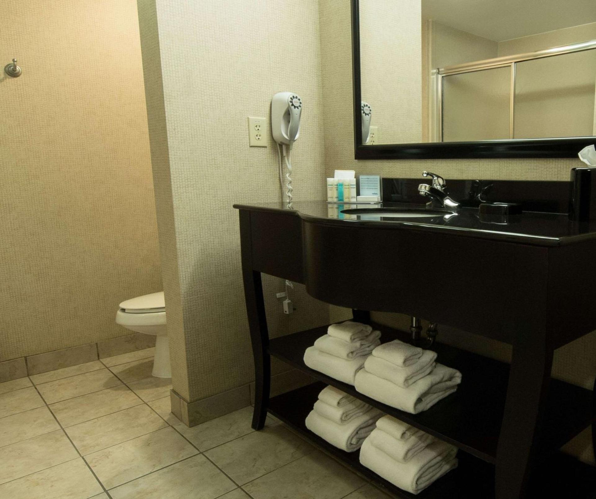 Hampton Inn Spring Lake Fayetteville photo 39