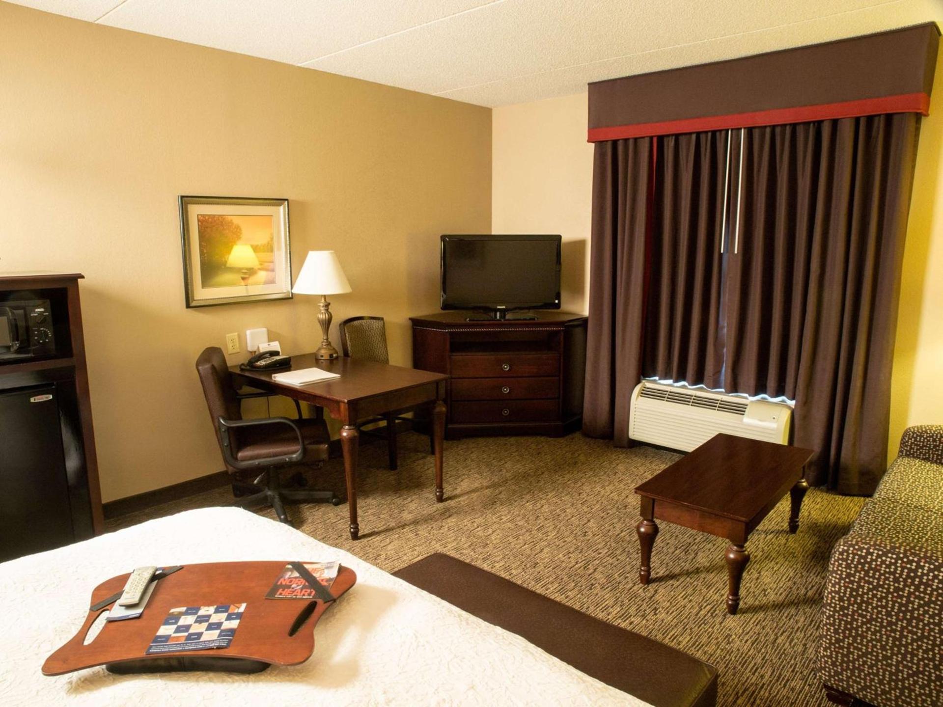 Hampton Inn Spring Lake Fayetteville photo 40